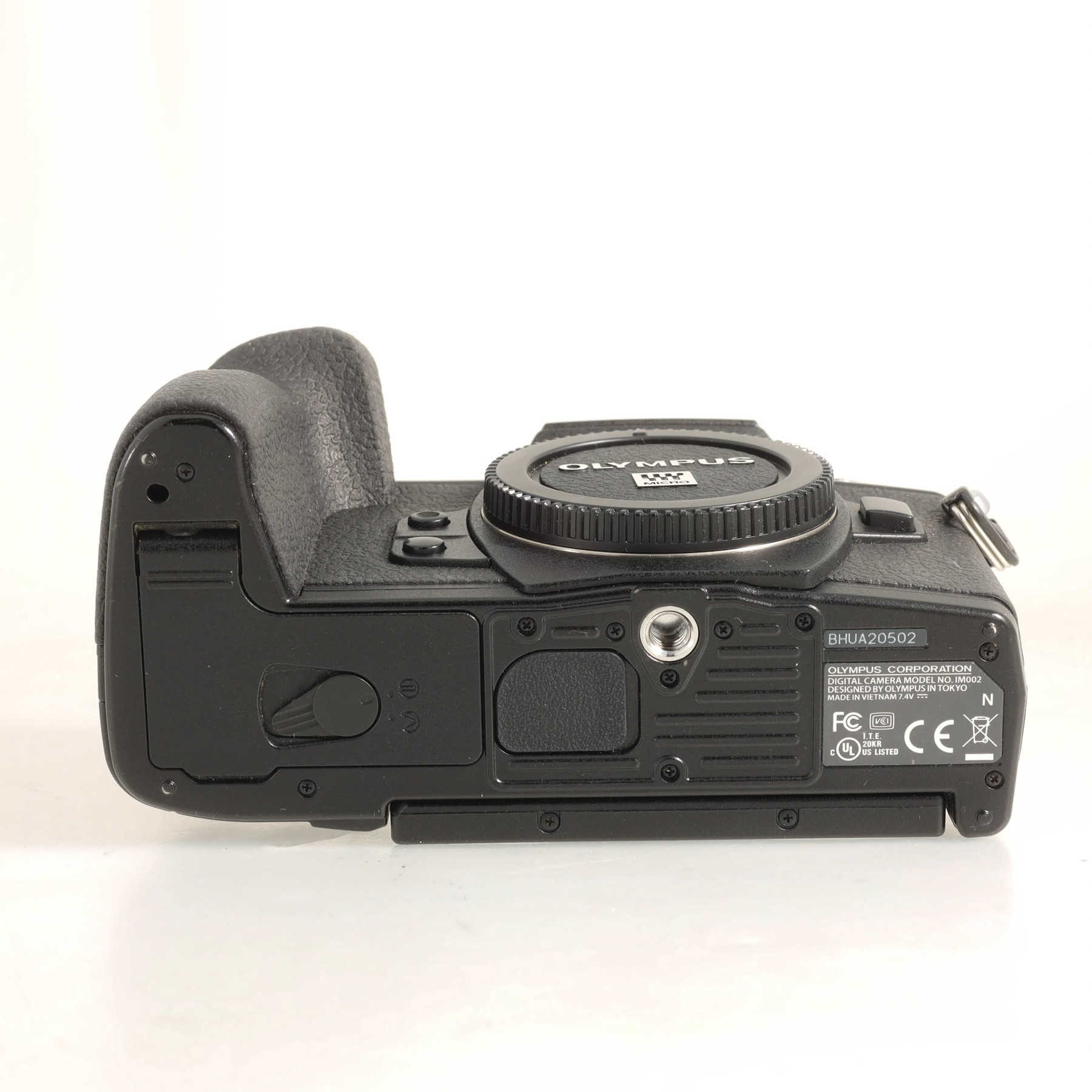 Olympus OM-D E-M1 Mark II с объективом 7-14mm f/2.8 M.Zuiko и вертикальной рукояткой Olympus OM-D E-M1 Mark II с объективом 7-14mm f/2.8 M.Zuiko и вертикальной рукояткой