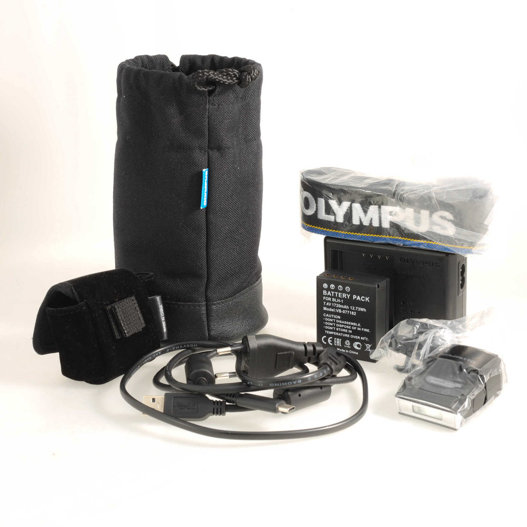 Olympus OM-D E-M1 Mark II с объективом 7-14mm f/2.8 M.Zuiko и вертикальной рукояткой Olympus OM-D E-M1 Mark II с объективом 7-14mm f/2.8 M.Zuiko и вертикальной рукояткой