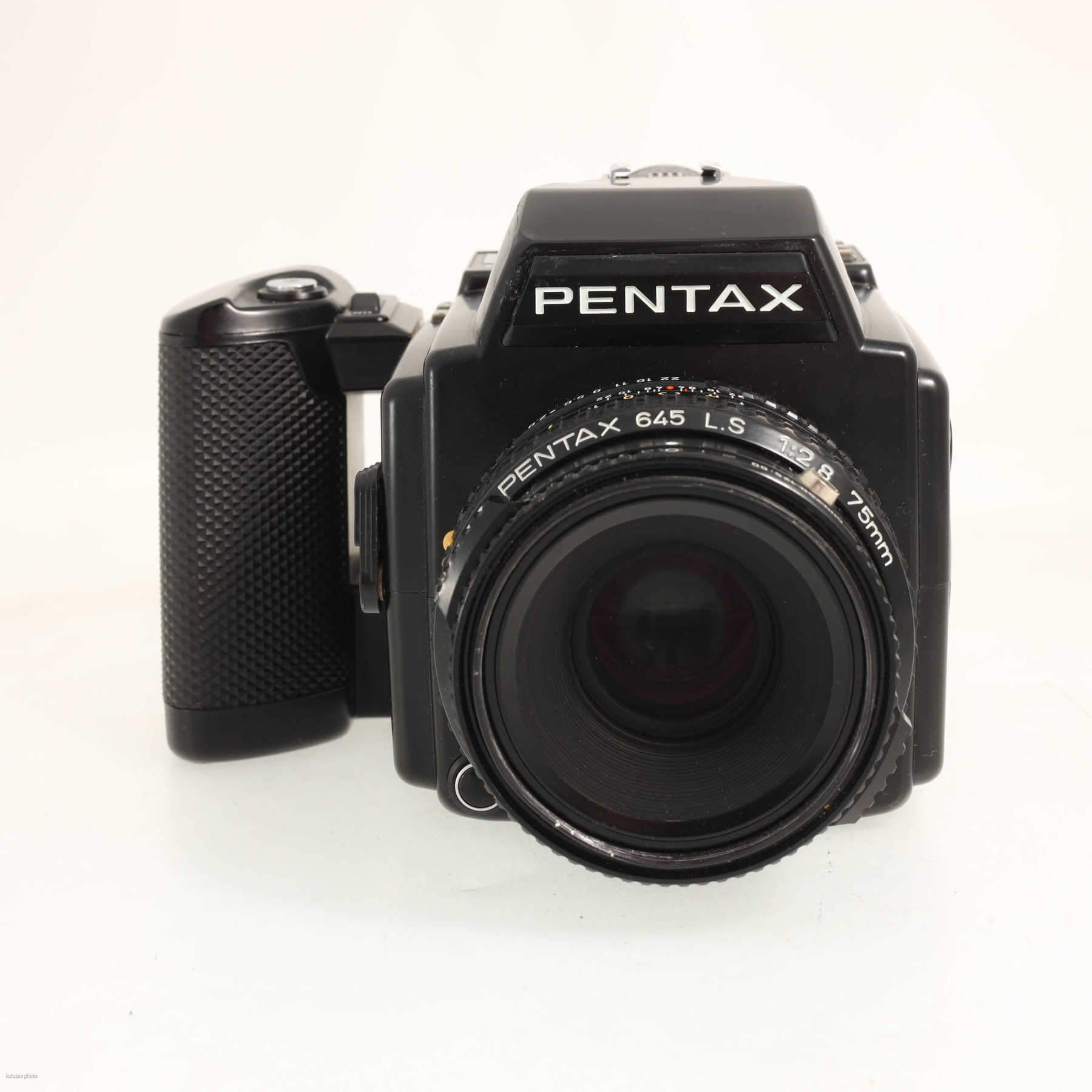 Pentax 645 с объективом 75mm f/2.8 L.S SMC Pentax 645 с объективом 75mm f/2.8 L.S SMC
