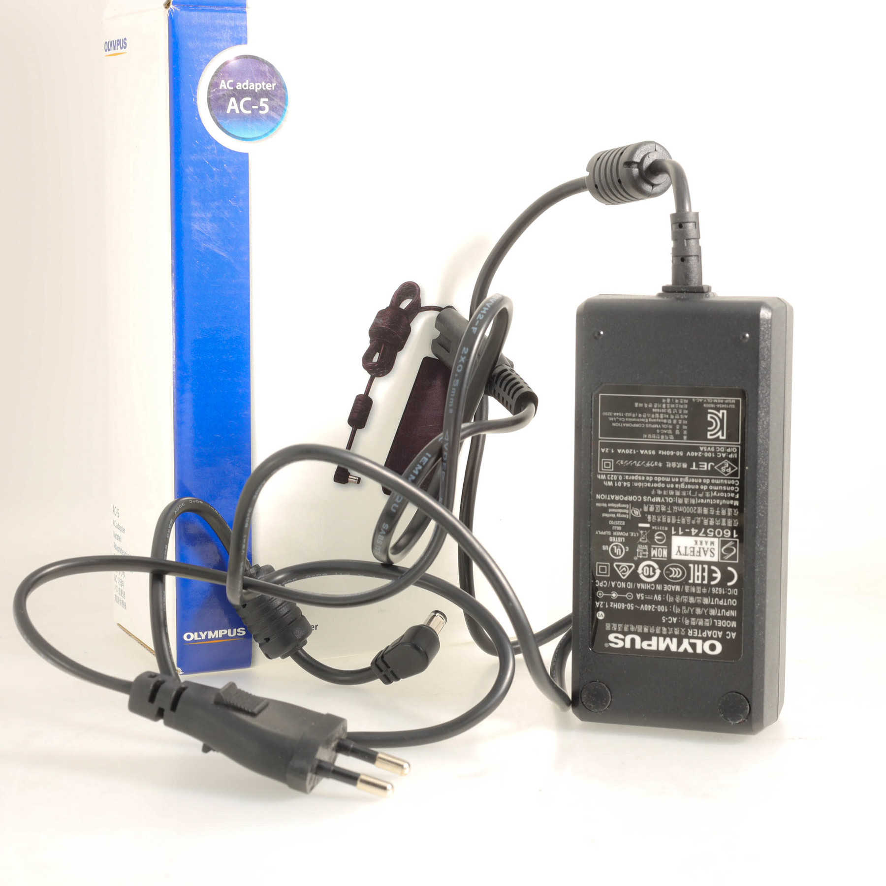 Olympus OM-D E-M1 Mark II с объективом 7-14mm f/2.8 M.Zuiko и вертикальной рукояткой Olympus OM-D E-M1 Mark II с объективом 7-14mm f/2.8 M.Zuiko и вертикальной рукояткой