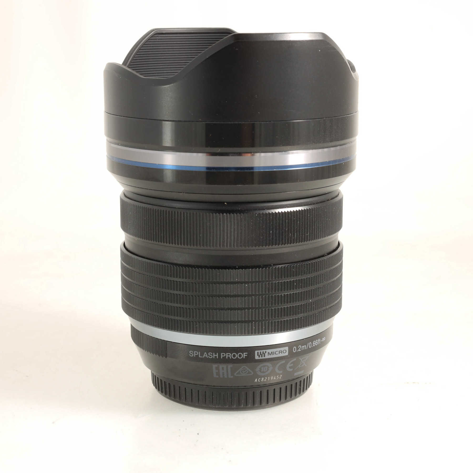 Olympus OM-D E-M1 Mark II с объективом 7-14mm f/2.8 M.Zuiko и вертикальной рукояткой Olympus OM-D E-M1 Mark II с объективом 7-14mm f/2.8 M.Zuiko и вертикальной рукояткой