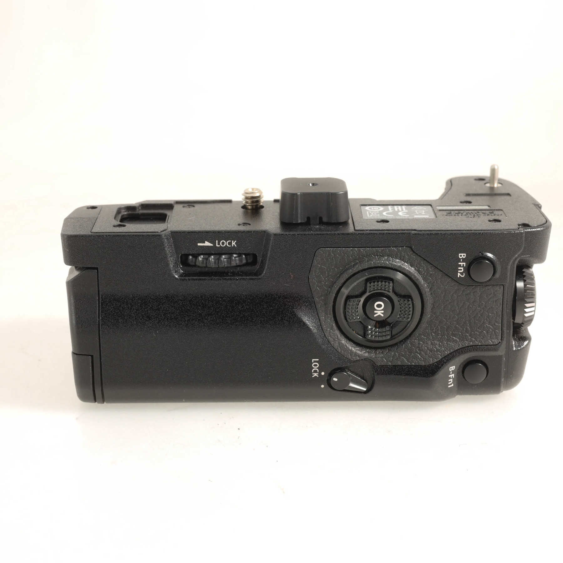 Olympus OM-D E-M1 Mark II с объективом 7-14mm f/2.8 M.Zuiko и вертикальной рукояткой Olympus OM-D E-M1 Mark II с объективом 7-14mm f/2.8 M.Zuiko и вертикальной рукояткой