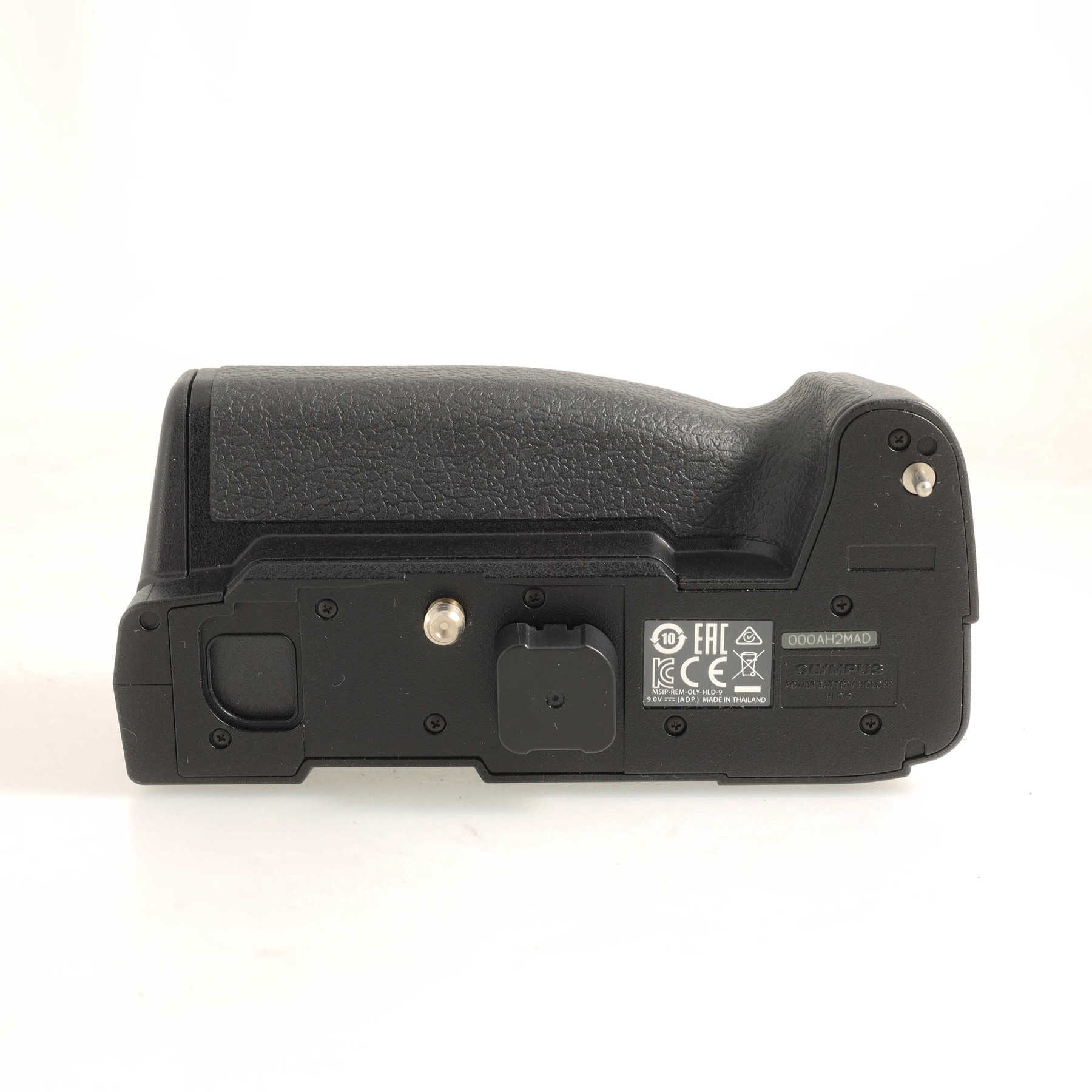 Olympus OM-D E-M1 Mark II с объективом 7-14mm f/2.8 M.Zuiko и вертикальной рукояткой Olympus OM-D E-M1 Mark II с объективом 7-14mm f/2.8 M.Zuiko и вертикальной рукояткой