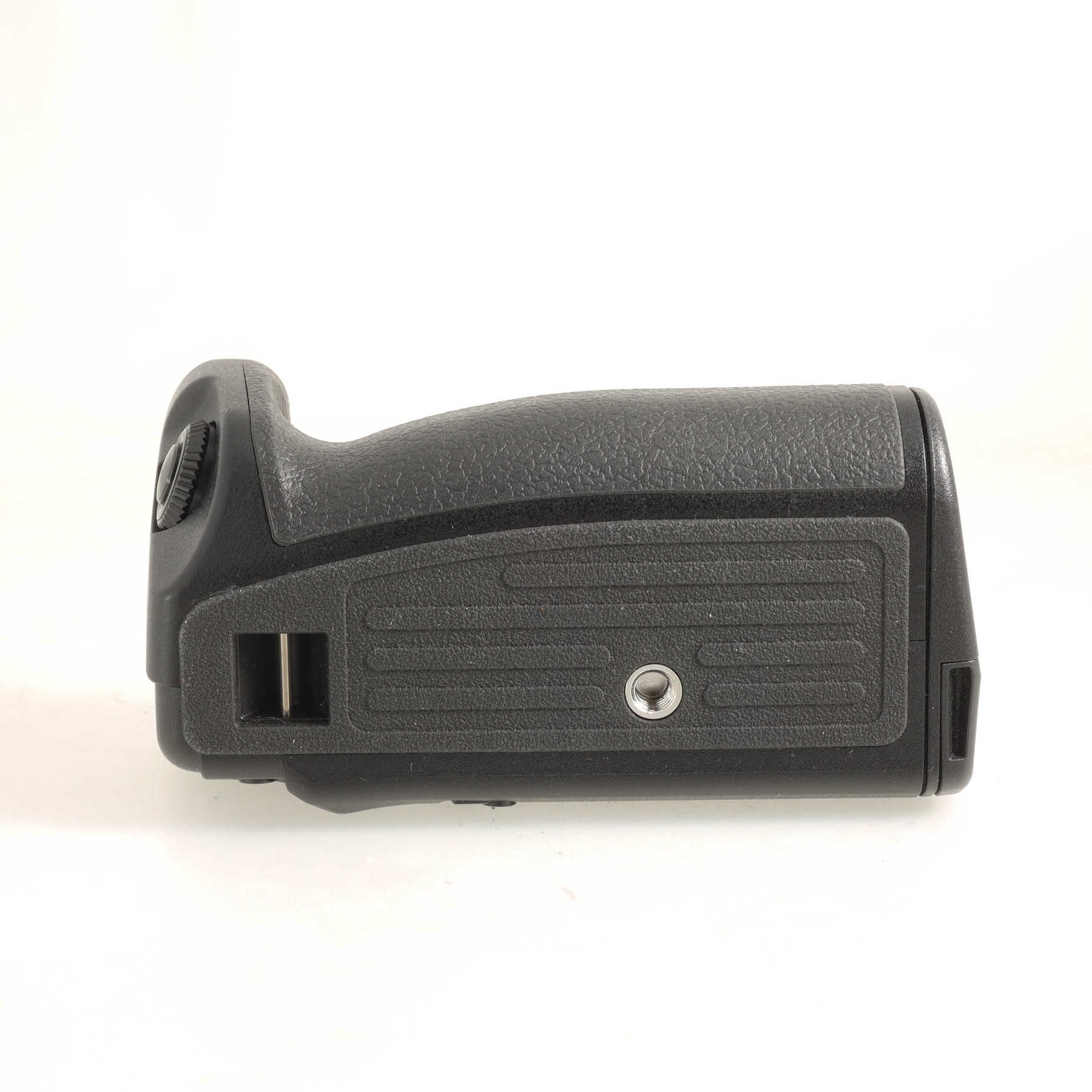 Olympus OM-D E-M1 Mark II с объективом 7-14mm f/2.8 M.Zuiko и вертикальной рукояткой Olympus OM-D E-M1 Mark II с объективом 7-14mm f/2.8 M.Zuiko и вертикальной рукояткой