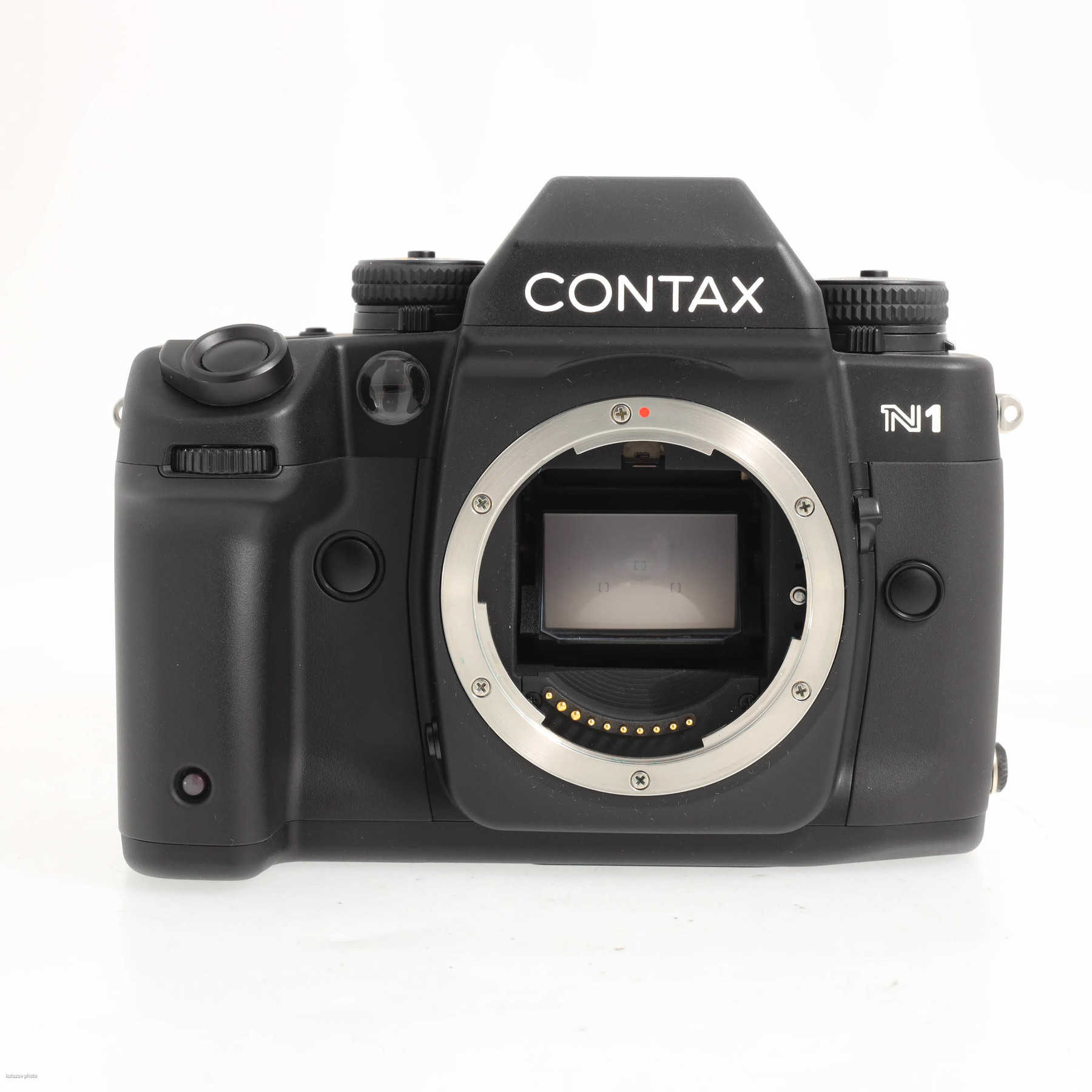 Contax N1 с объективом 24-85mm f/3.5-4.5 T* Vario-Sonnar Contax N1 с объективом 24-85mm f/3.5-4.5 T* Vario-Sonnar