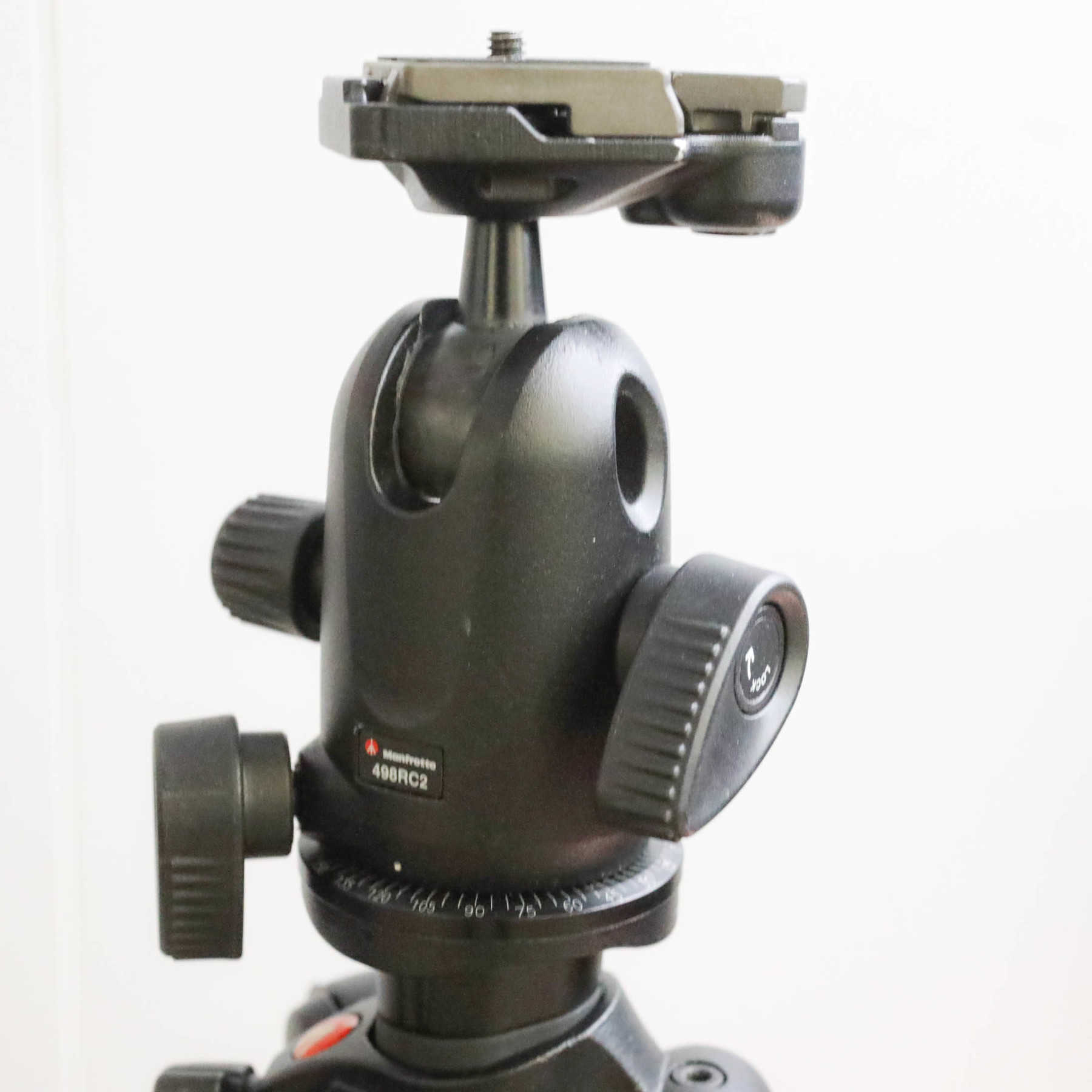 Manfrotto 055CXPRO3 штатив с головой 498RC2 Manfrotto 055CXPRO3 штатив с головой 498RC2