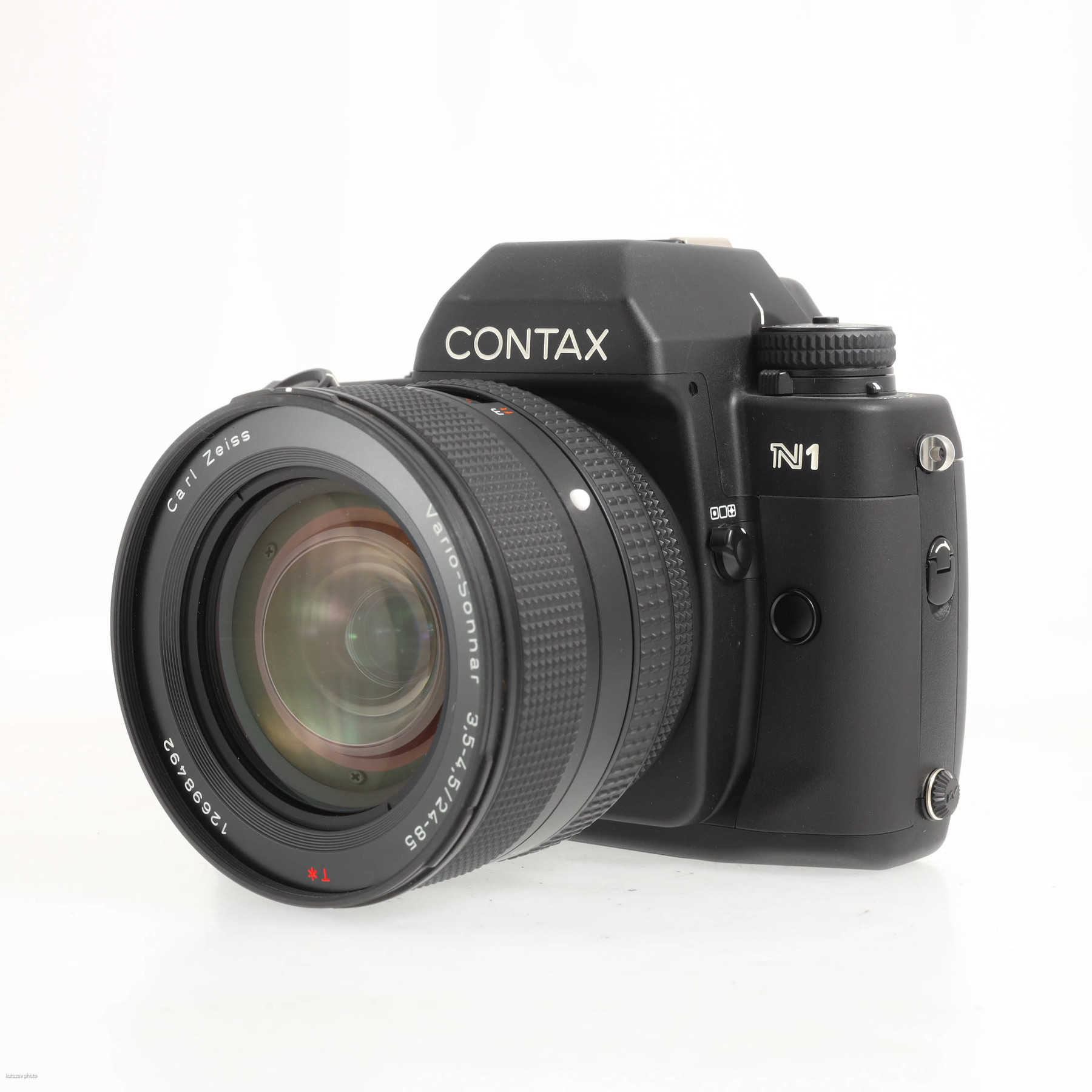 Contax N1 с объективом 24-85mm f/3.5-4.5 T* Vario-Sonnar Contax N1 с объективом 24-85mm f/3.5-4.5 T* Vario-Sonnar