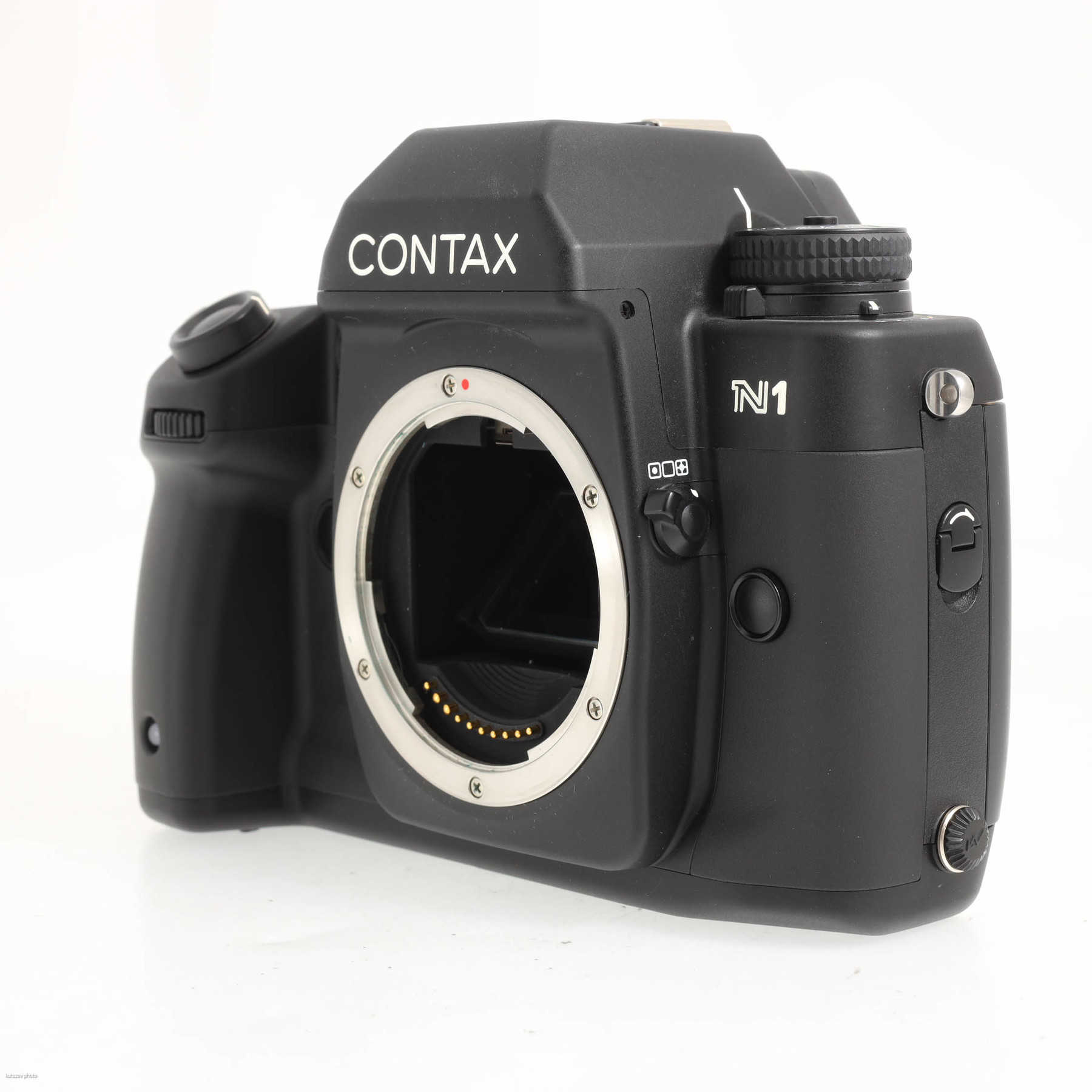 Contax N1 с объективом 24-85mm f/3.5-4.5 T* Vario-Sonnar Contax N1 с объективом 24-85mm f/3.5-4.5 T* Vario-Sonnar