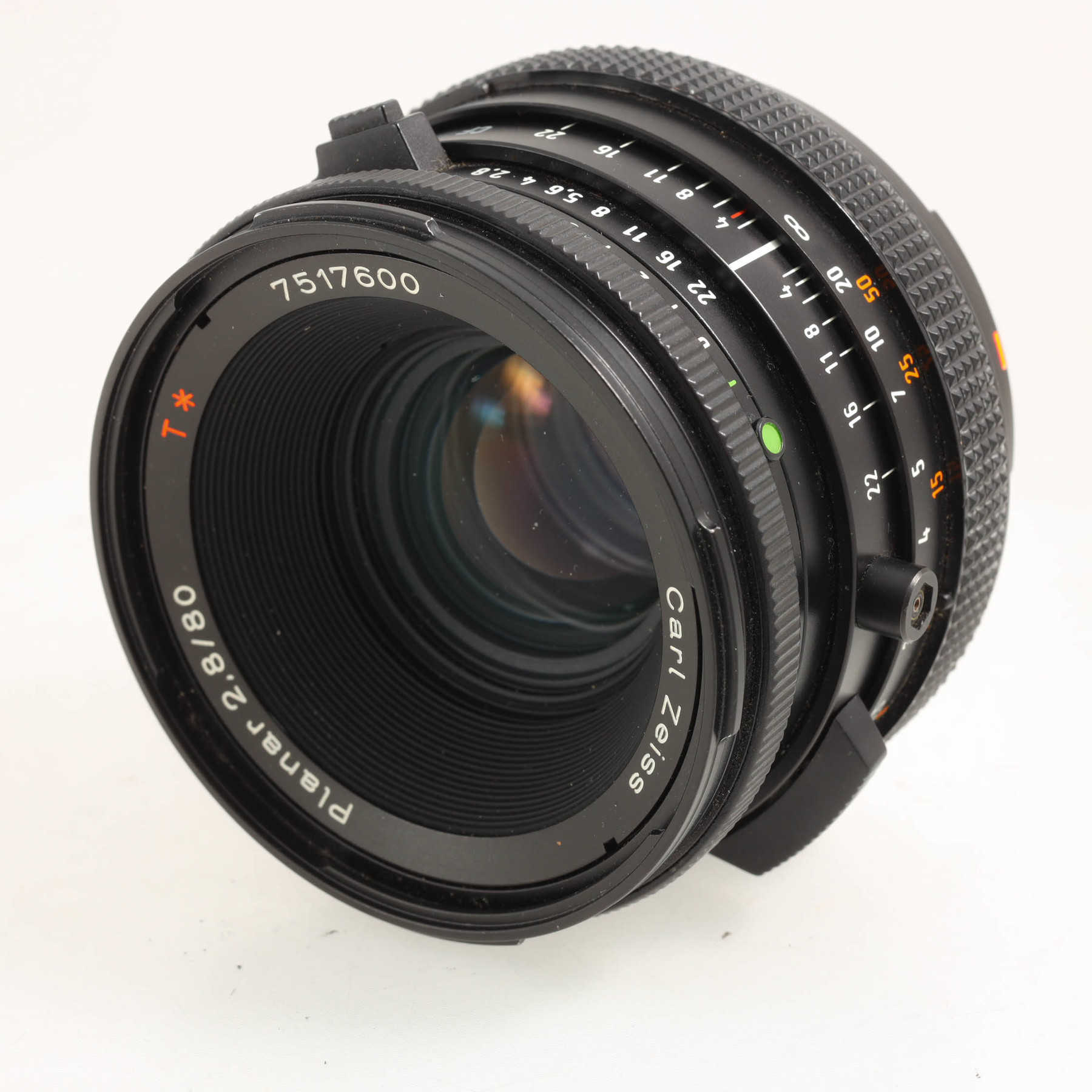 Hasselblad 503CXi комплект с объективом CF 80mm f/2.8 Zeiss Planar T* Hasselblad 503CXi комплект с объективом CF 80mm f/2.8 Zeiss Planar T*