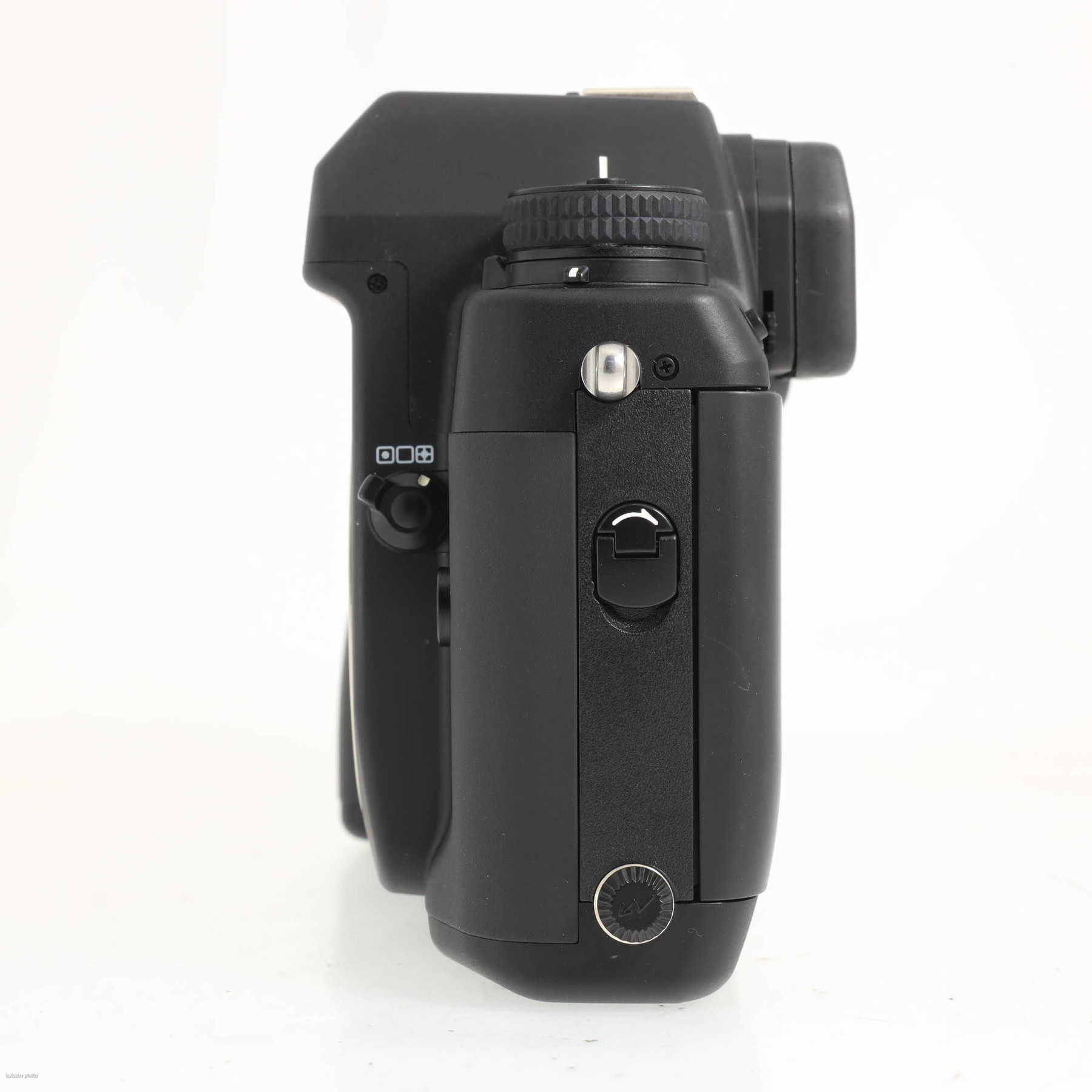 Contax N1 с объективом 24-85mm f/3.5-4.5 T* Vario-Sonnar Contax N1 с объективом 24-85mm f/3.5-4.5 T* Vario-Sonnar
