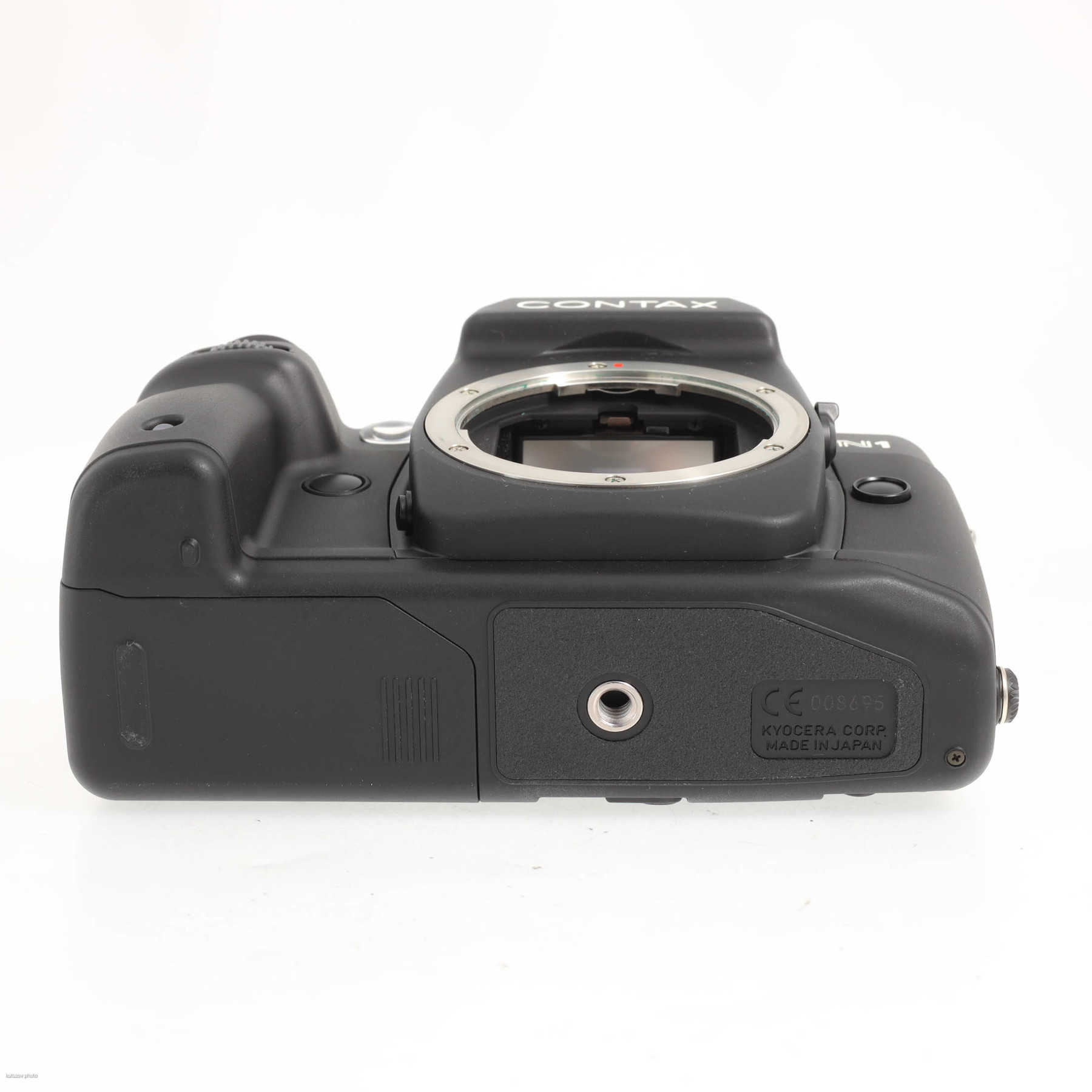 Contax N1 с объективом 24-85mm f/3.5-4.5 T* Vario-Sonnar Contax N1 с объективом 24-85mm f/3.5-4.5 T* Vario-Sonnar