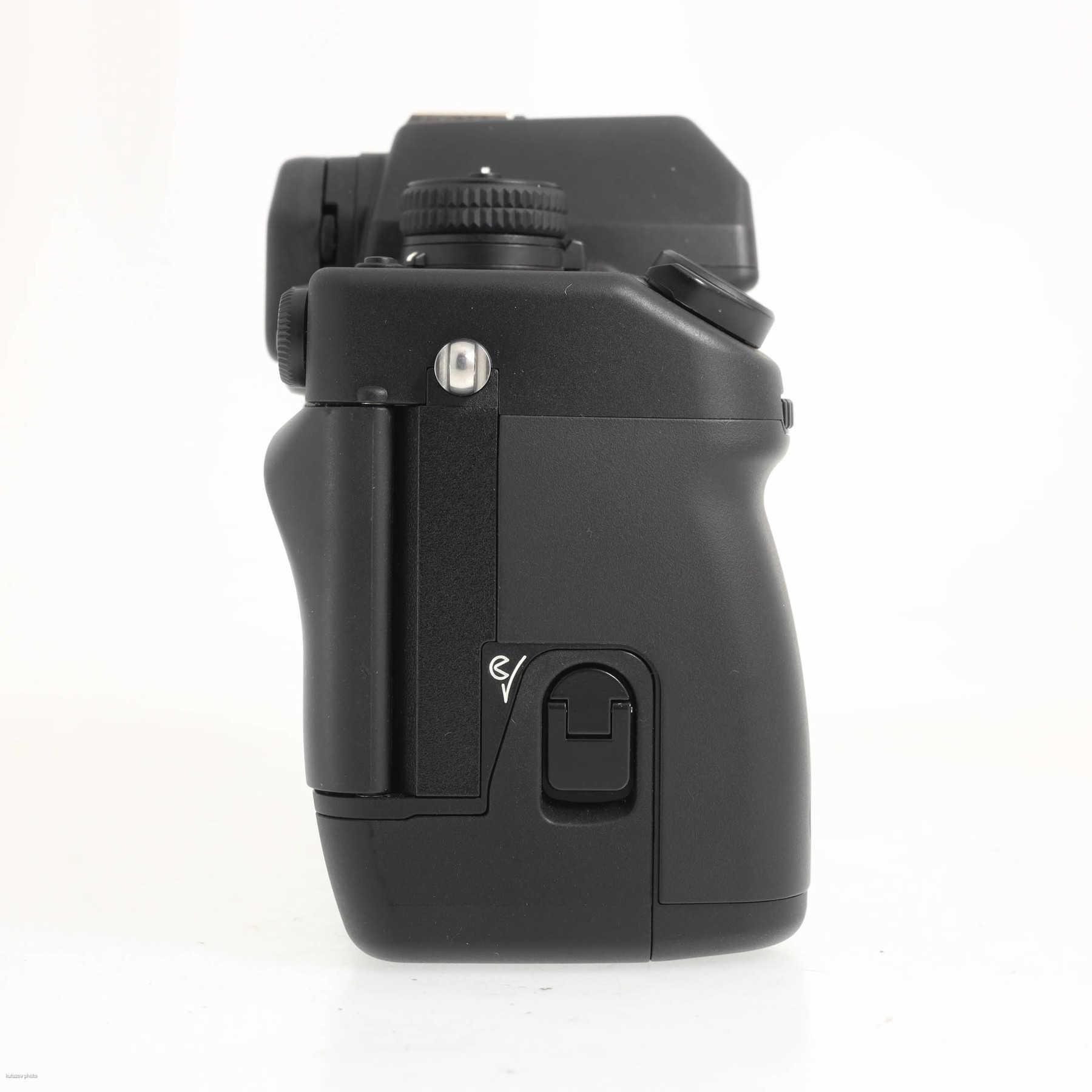Contax N1 с объективом 24-85mm f/3.5-4.5 T* Vario-Sonnar Contax N1 с объективом 24-85mm f/3.5-4.5 T* Vario-Sonnar