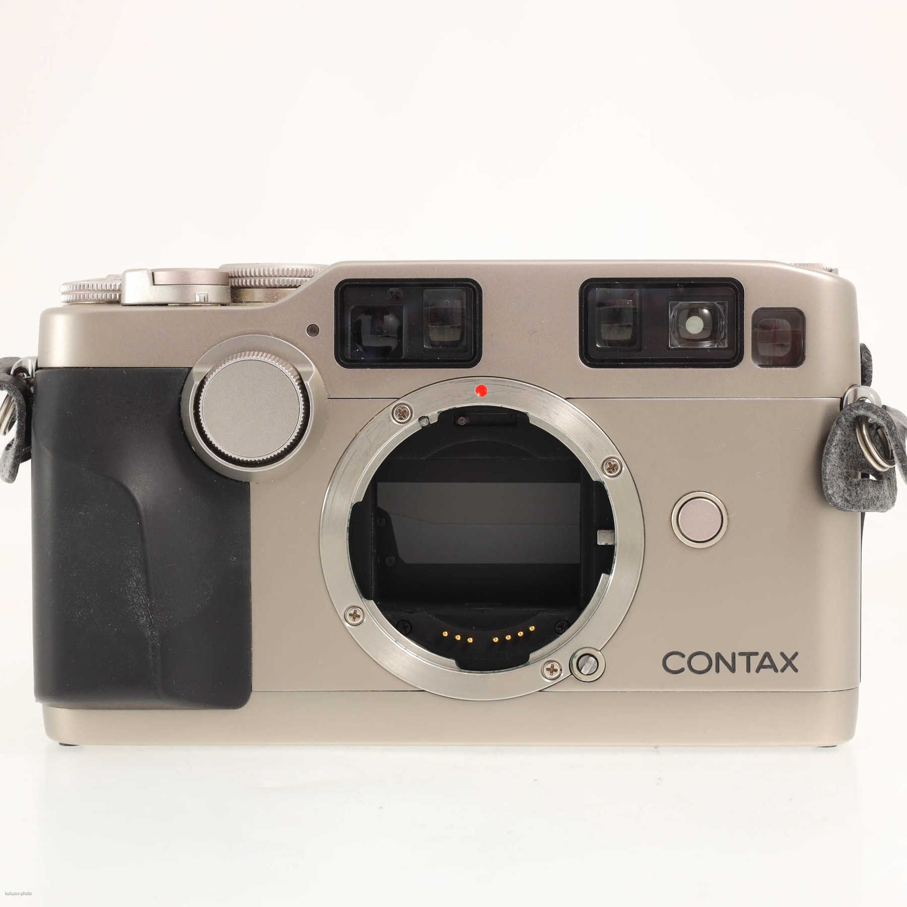 Contax G2 silver с объективом 35mm f/2 T* Carl Zeiss Planar Contax G2 silver с объективом 35mm f/2 T* Carl Zeiss Planar