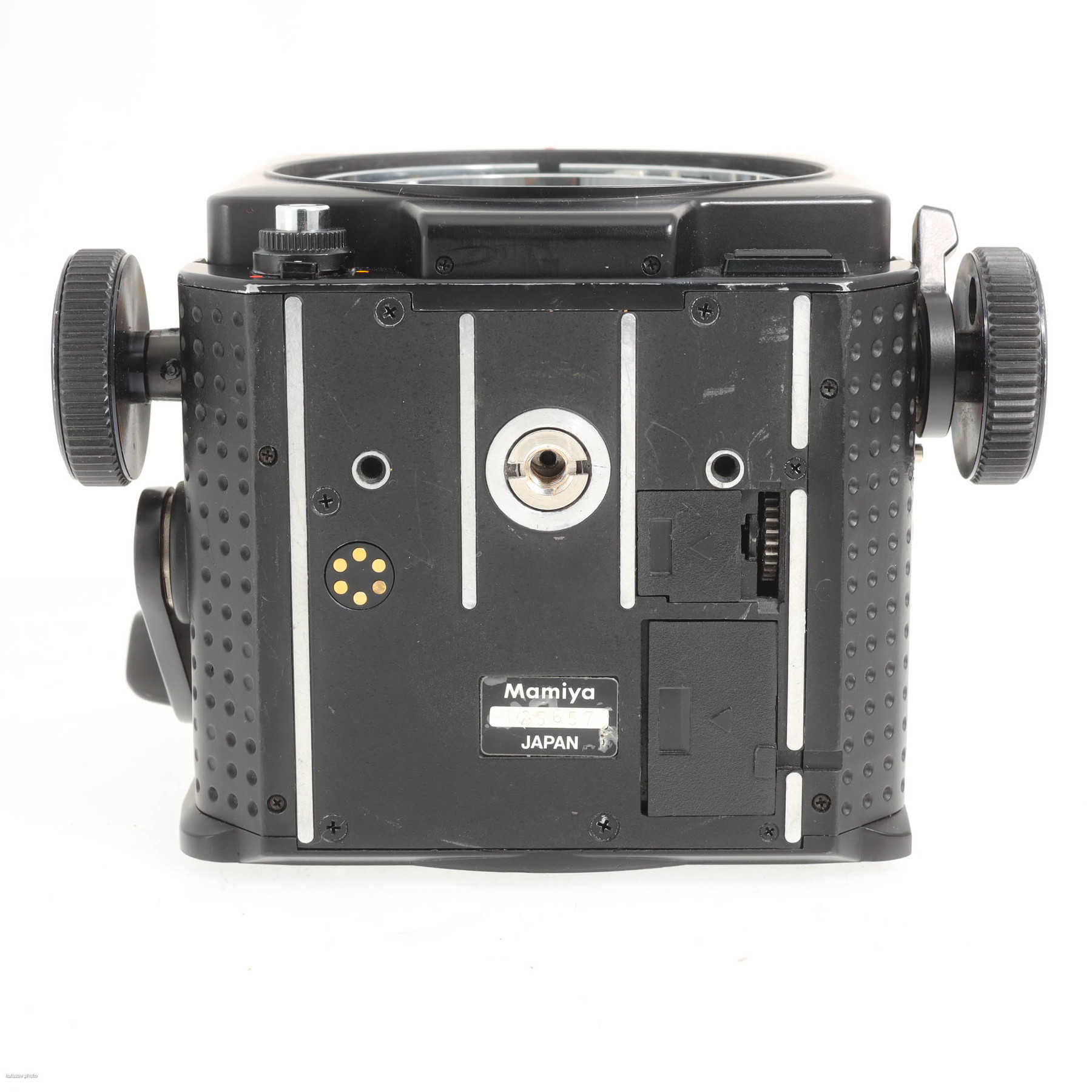 Mamiya RZ67 PRO с объективом Z 180mm f/4.5 W-N и призменным AE видоискателем Mamiya RZ67 PRO с объективом Z 180mm f/4.5 W-N и призменным AE видоискателем