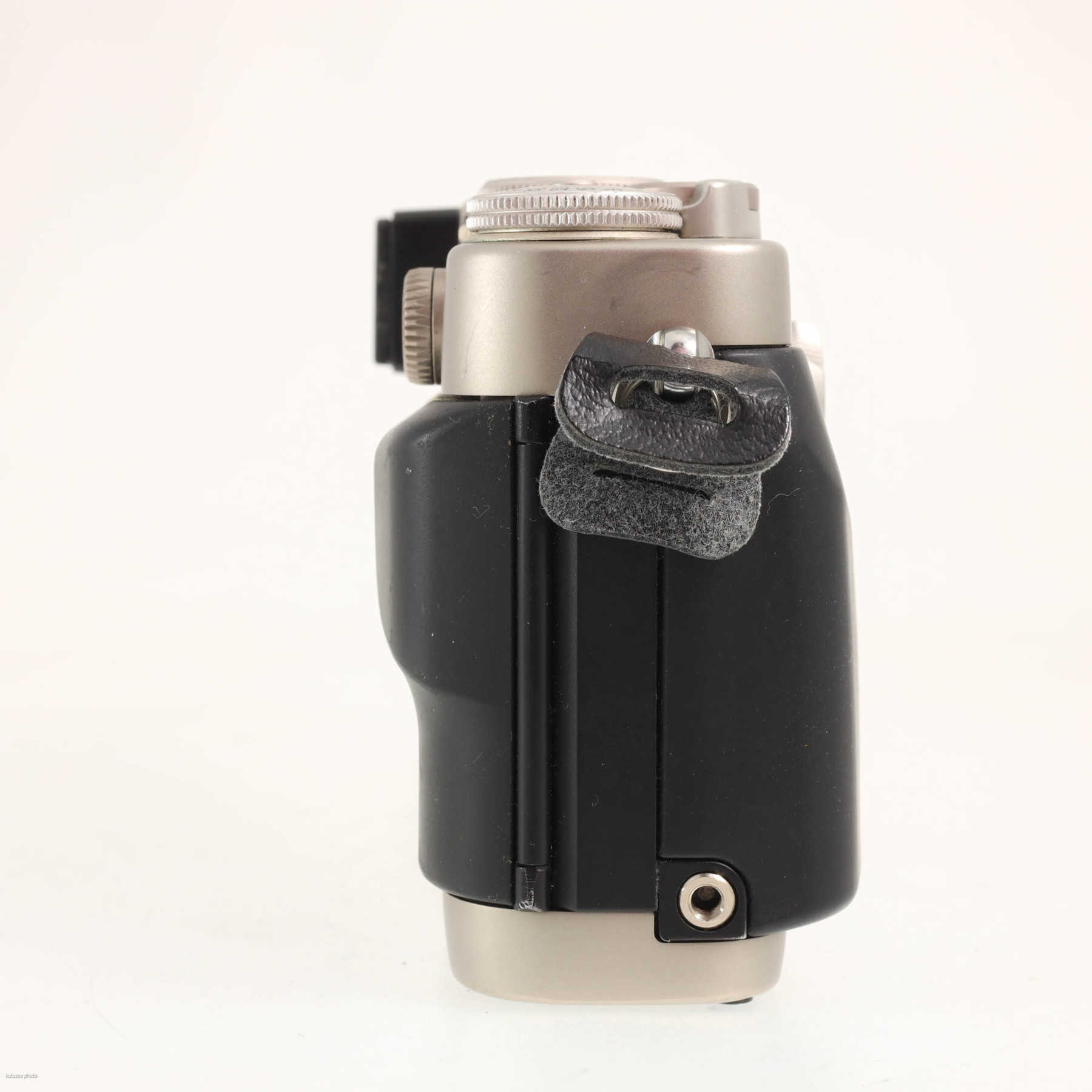 Contax G2 silver с объективом 35mm f/2 T* Carl Zeiss Planar Contax G2 silver с объективом 35mm f/2 T* Carl Zeiss Planar