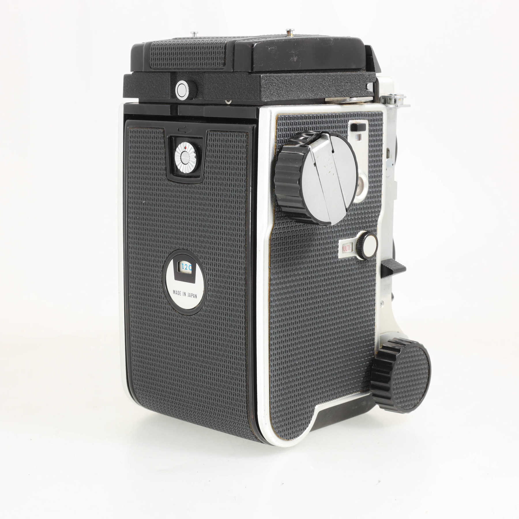 Mamiya C220 Professional с объективом 80mm f/2.8 Sekor Mamiya C220 Professional с объективом 80mm f/2.8 Sekor