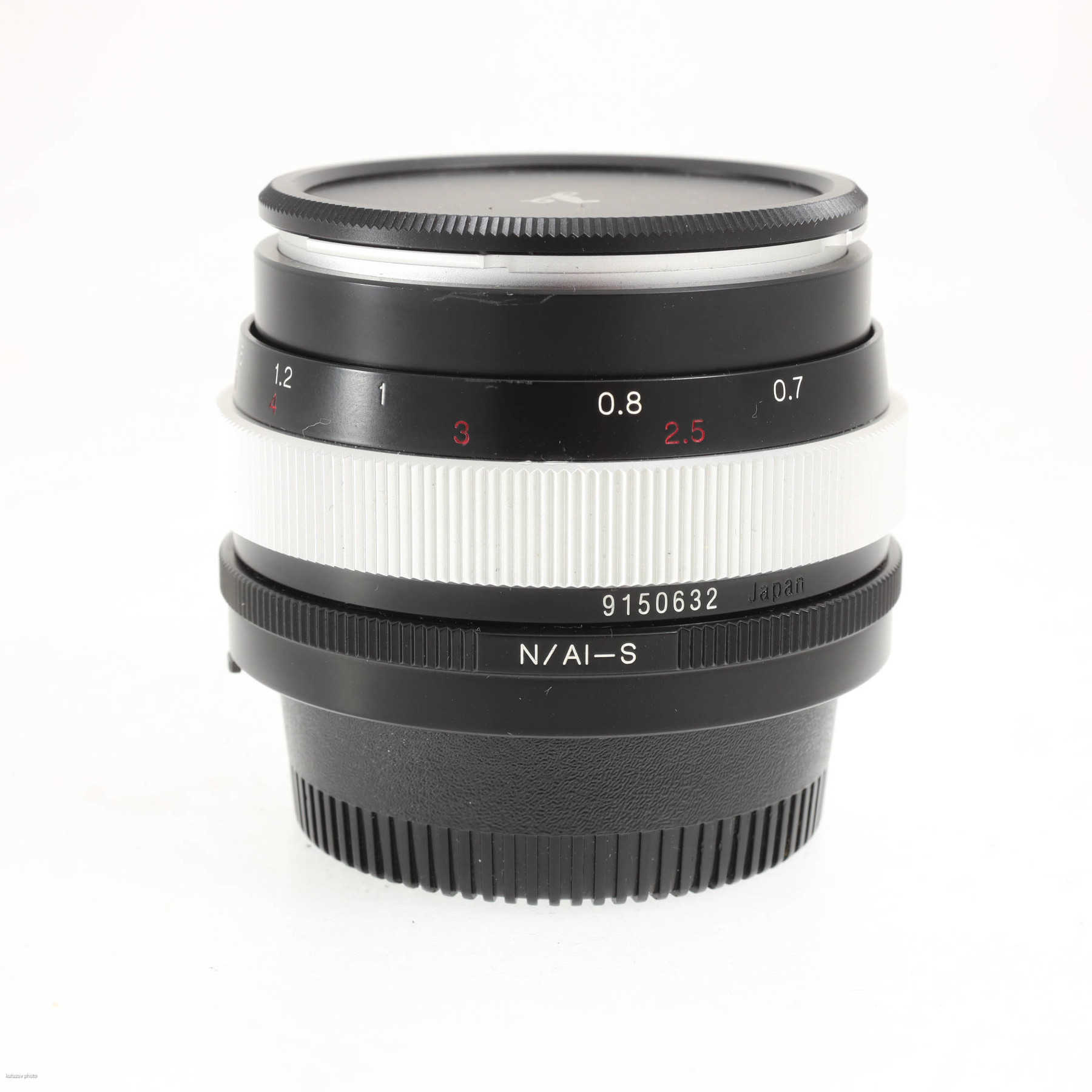 Voigtländer 75mm f/2.5 Color-Heliar SL (Nikon F/MF) Voigtländer 75mm f/2.5 Color-Heliar SL (Nikon F/MF)