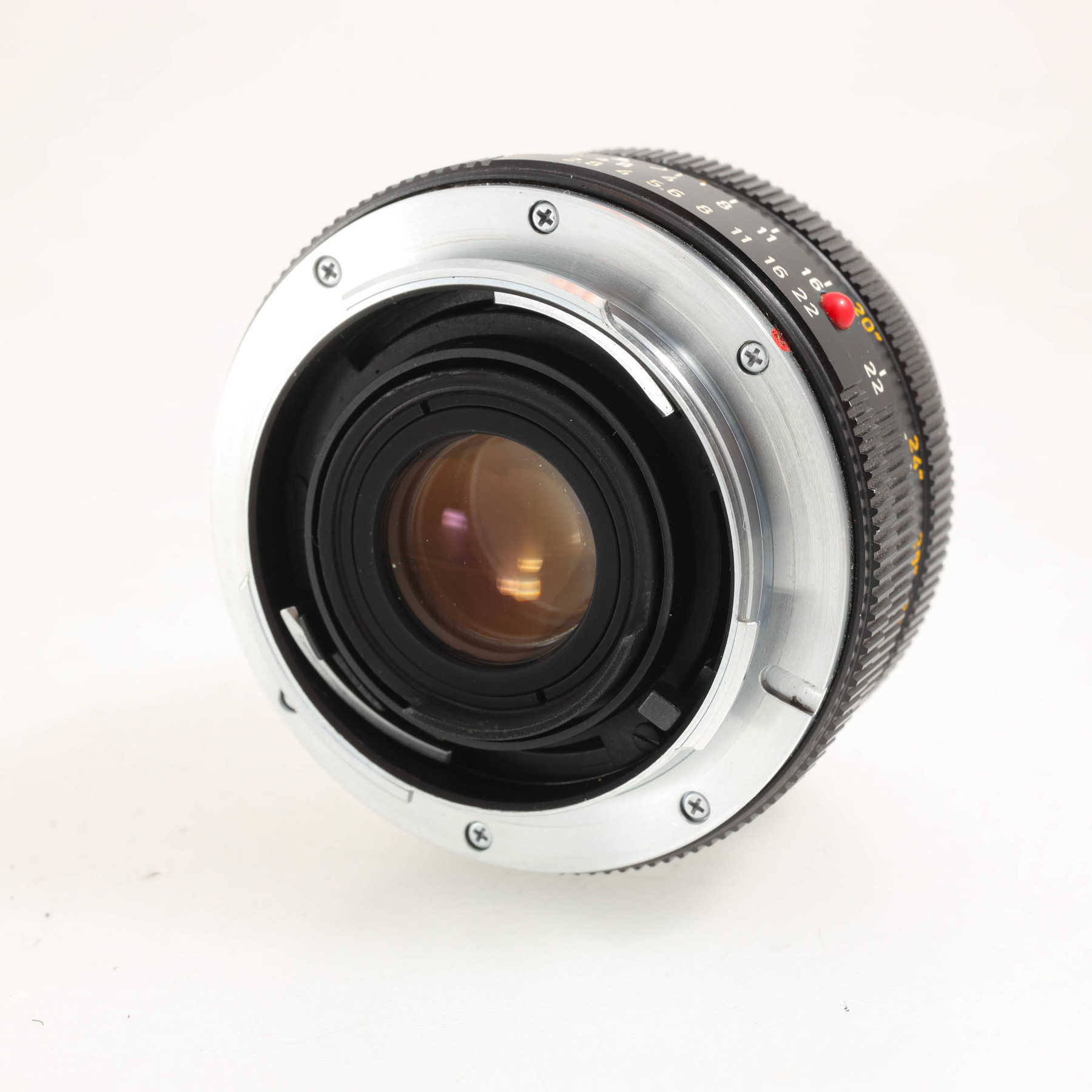 Leica 28mm f/2.8 Elmarit-R (I) Leica 28mm f/2.8 Elmarit-R (I)