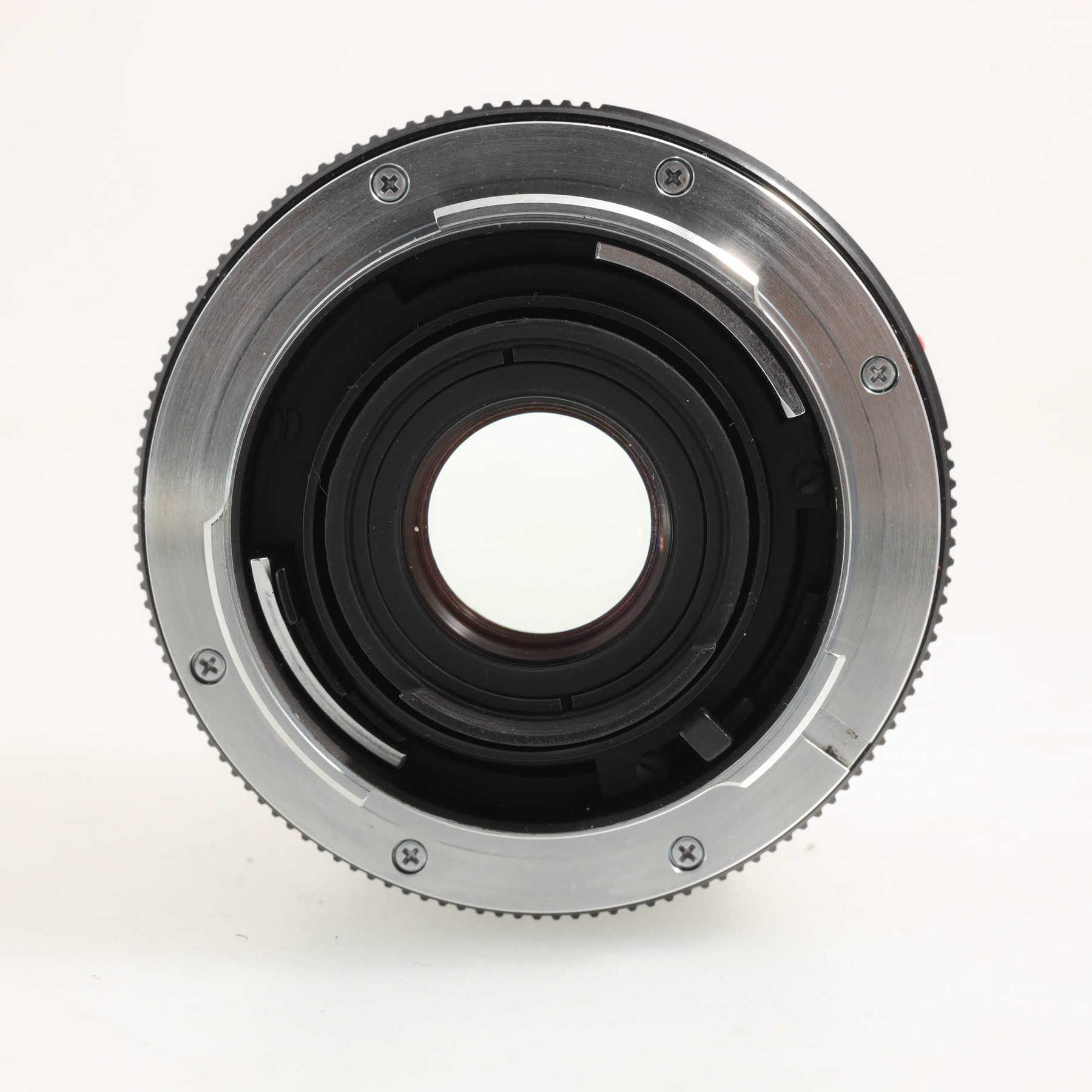 Leica 28mm f/2.8 Elmarit-R (I) Leica 28mm f/2.8 Elmarit-R (I)