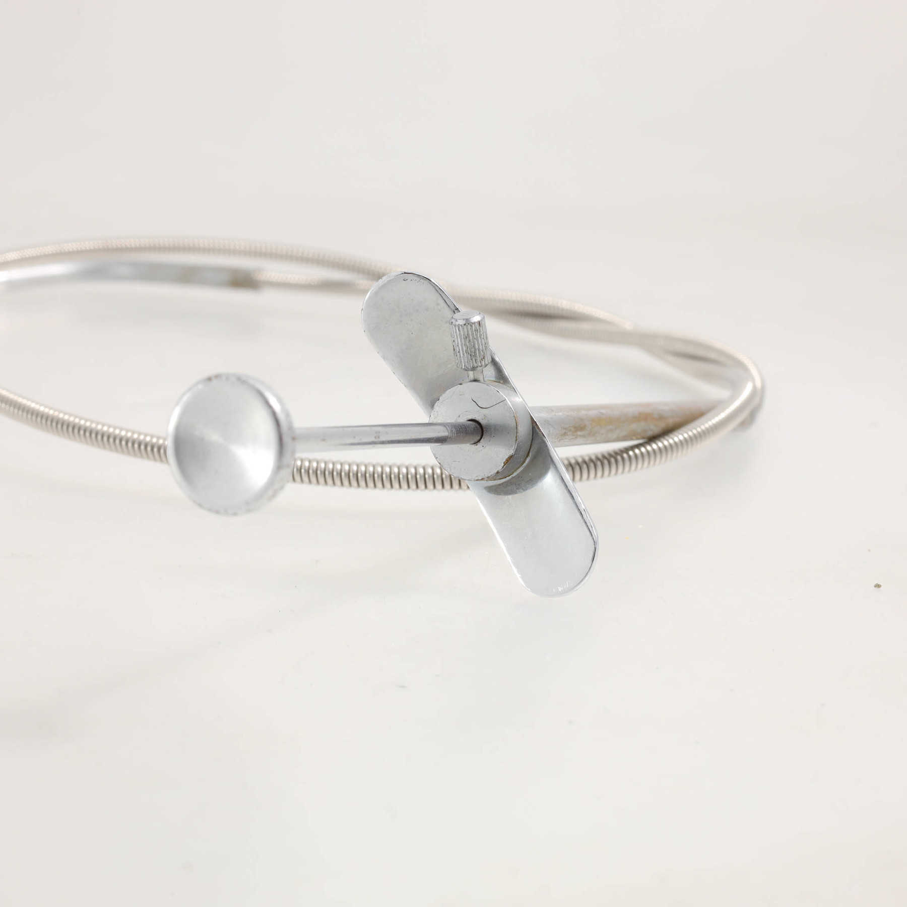 Спусковой тросик 700 мм с изогнутым носиком Спусковой тросик 700 мм с изогнутым носиком