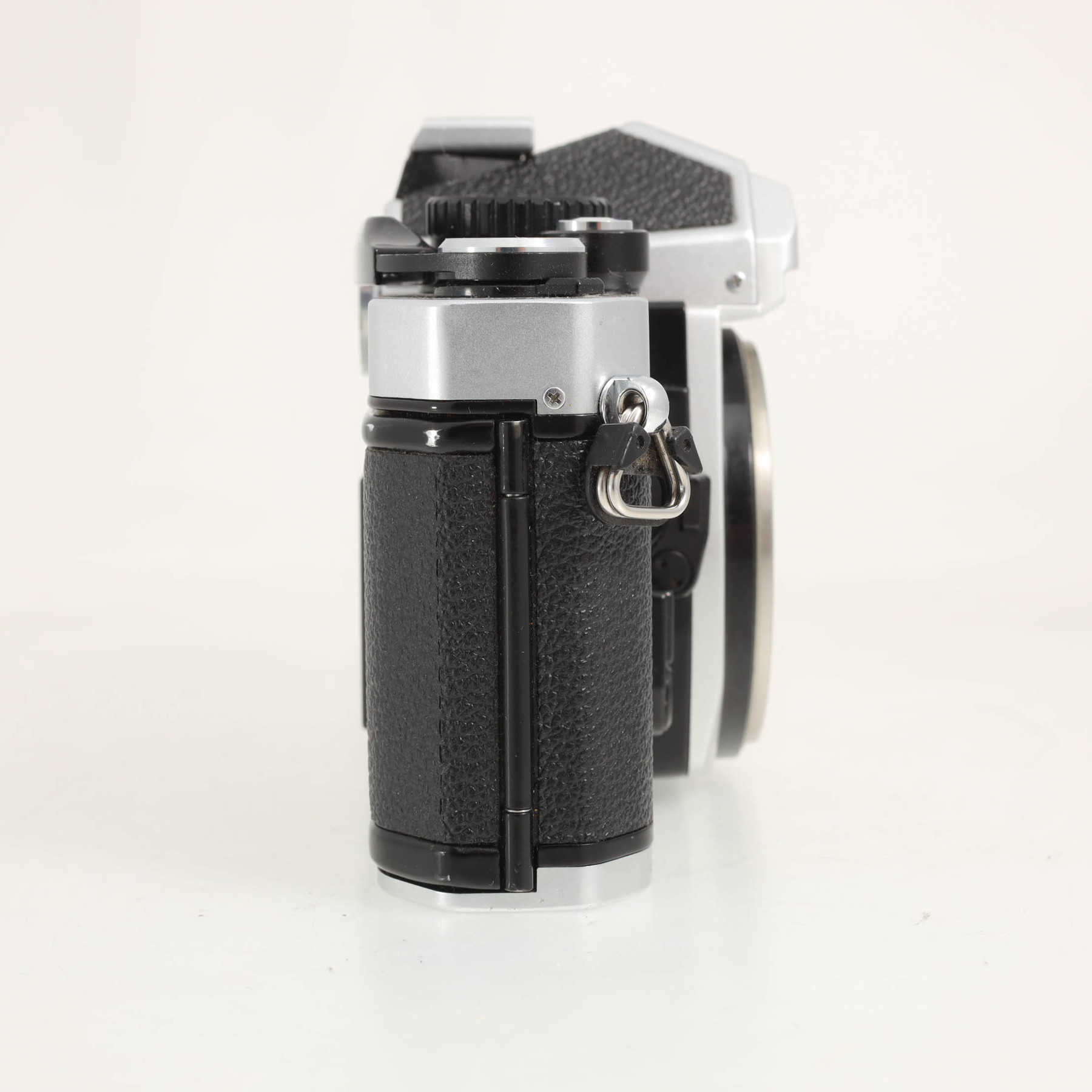 Nikon FM2n с объективом 43-86mm f/3.5 Zoom-Nikkor Nikon FM2n с объективом 43-86mm f/3.5 Zoom-Nikkor