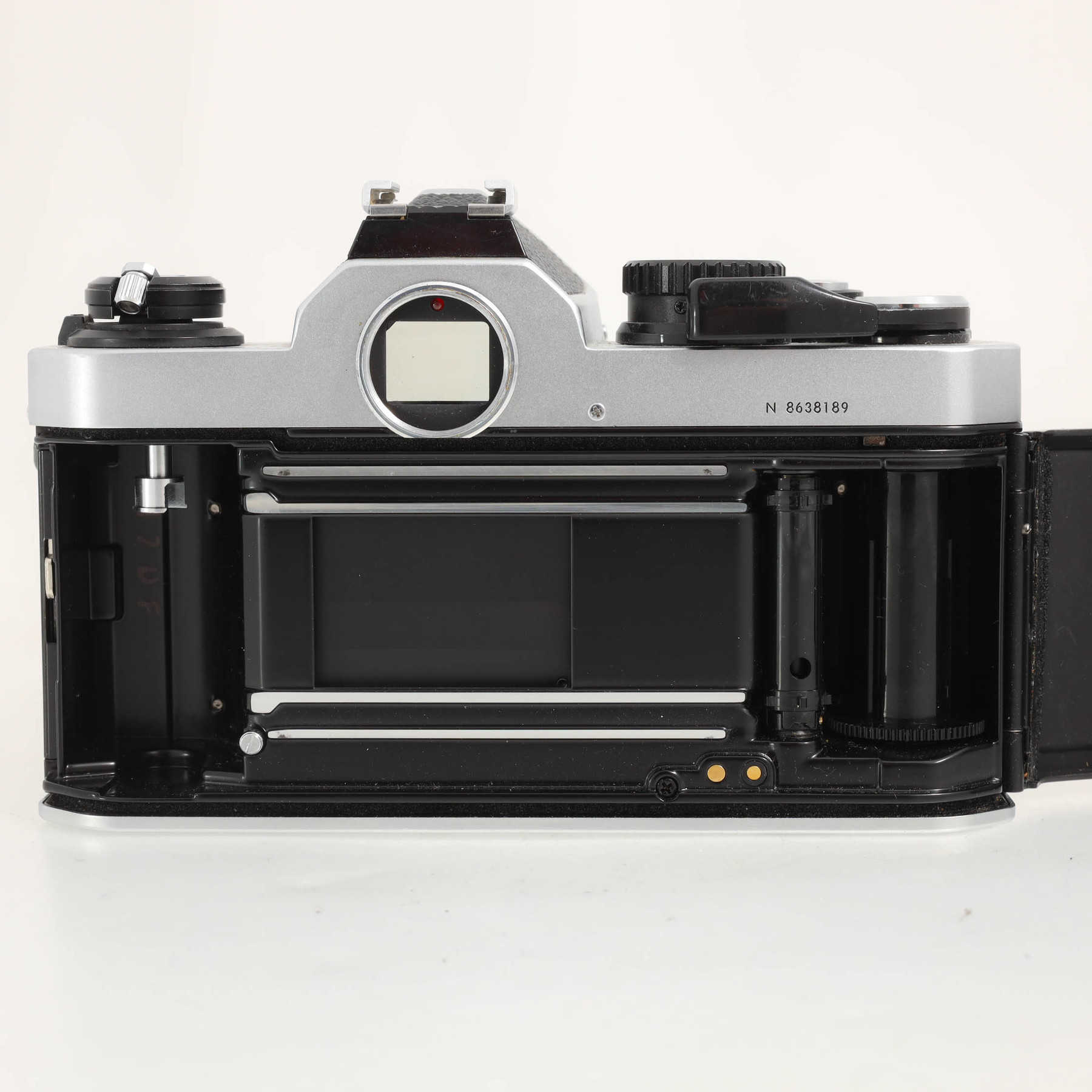 Nikon FM2n с объективом 43-86mm f/3.5 Zoom-Nikkor Nikon FM2n с объективом 43-86mm f/3.5 Zoom-Nikkor