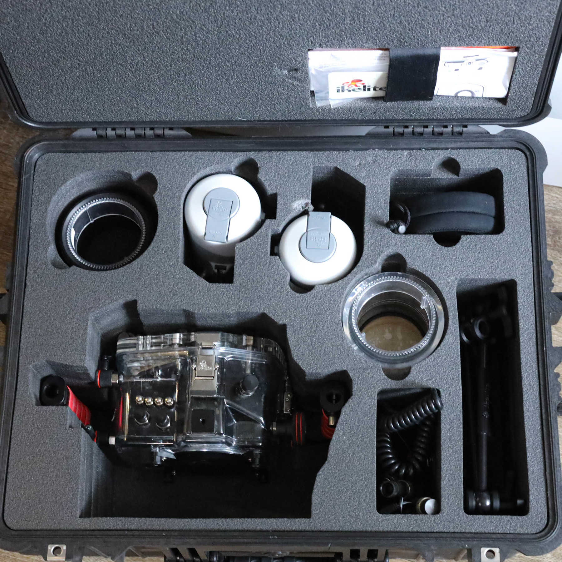 Ikelite подводный бокс для Canon 5D mkIII, 5DS, 5DSr в комплекте с осветителями Ikelite подводный бокс для Canon 5D mkIII, 5DS, 5DSr в комплекте с осветителями