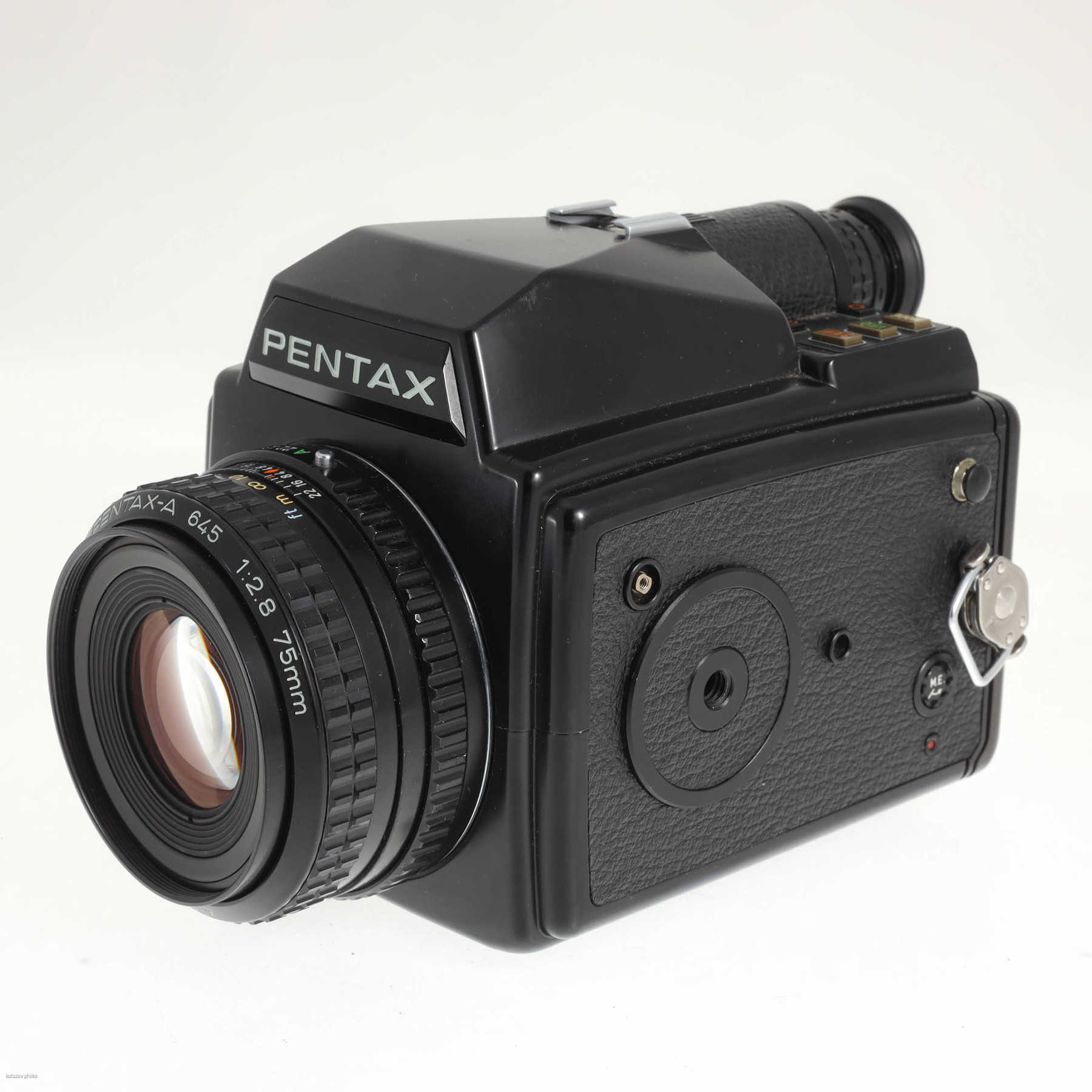 Pentax 645 с объективом 75mm f/2.8 SMC Pentax-A Pentax 645 с объективом 75mm f/2.8 SMC Pentax-A