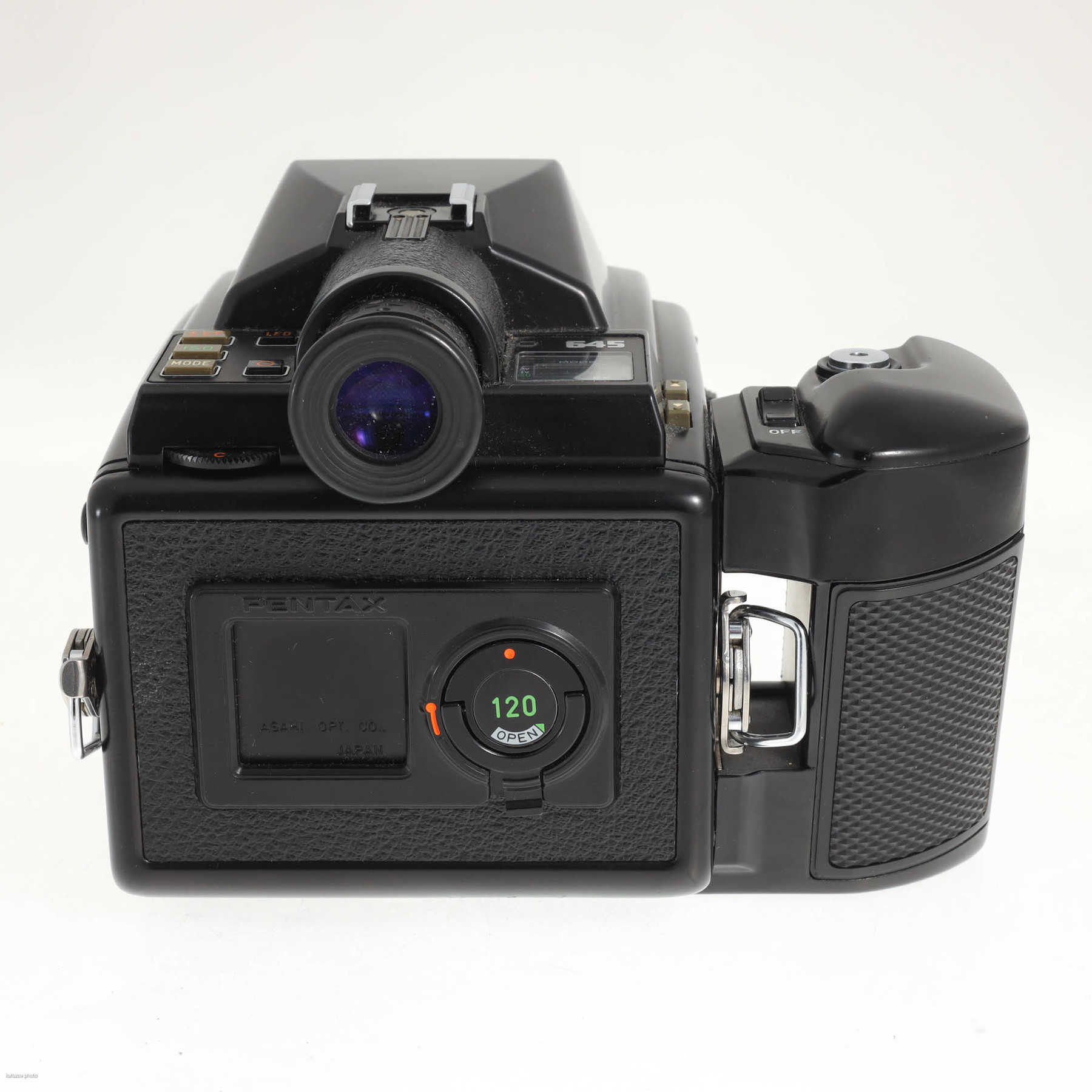Pentax 645 с объективом 75mm f/2.8 SMC Pentax-A Pentax 645 с объективом 75mm f/2.8 SMC Pentax-A