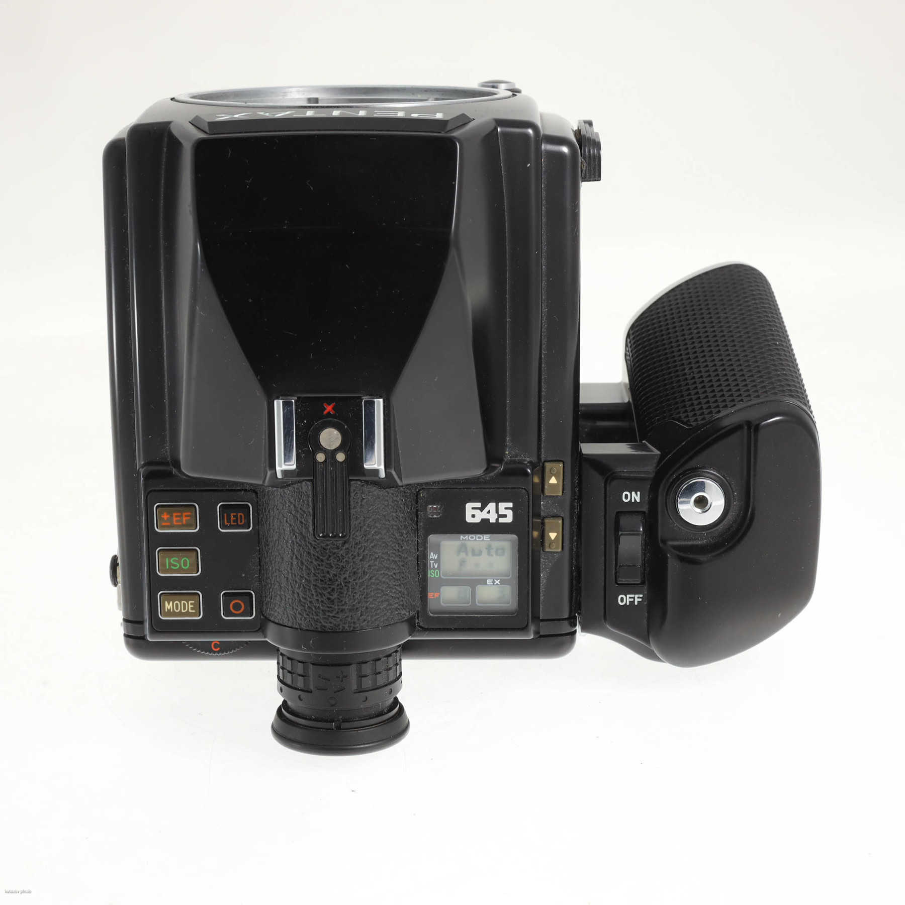 Pentax 645 с объективом 75mm f/2.8 SMC Pentax-A Pentax 645 с объективом 75mm f/2.8 SMC Pentax-A