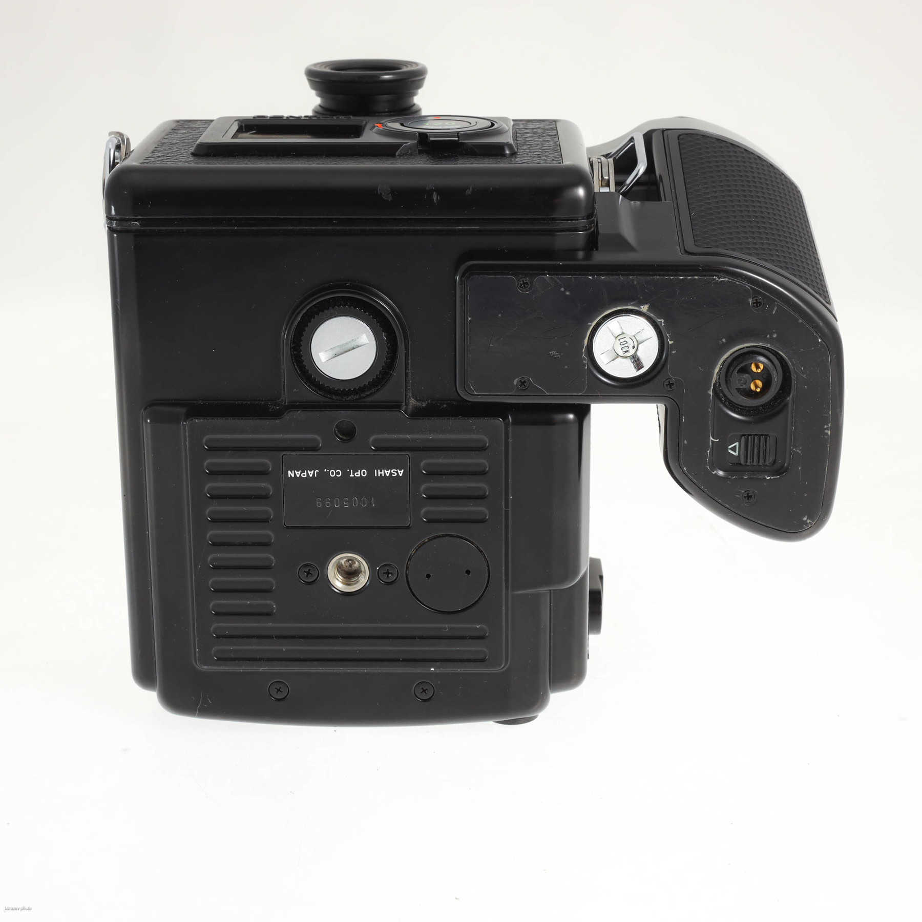 Pentax 645 с объективом 75mm f/2.8 SMC Pentax-A Pentax 645 с объективом 75mm f/2.8 SMC Pentax-A