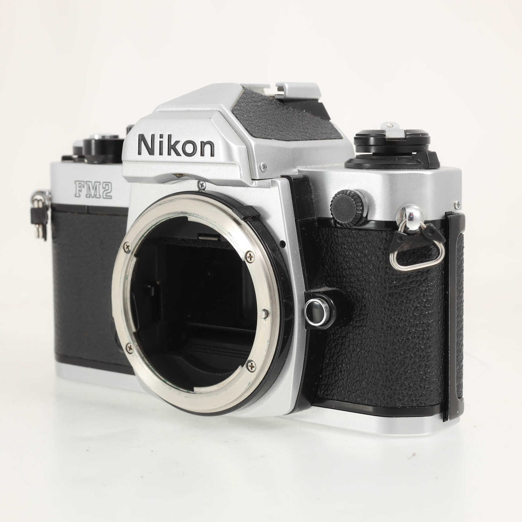 Nikon FM2n с объективом 43-86mm f/3.5 Zoom-Nikkor Nikon FM2n с объективом 43-86mm f/3.5 Zoom-Nikkor