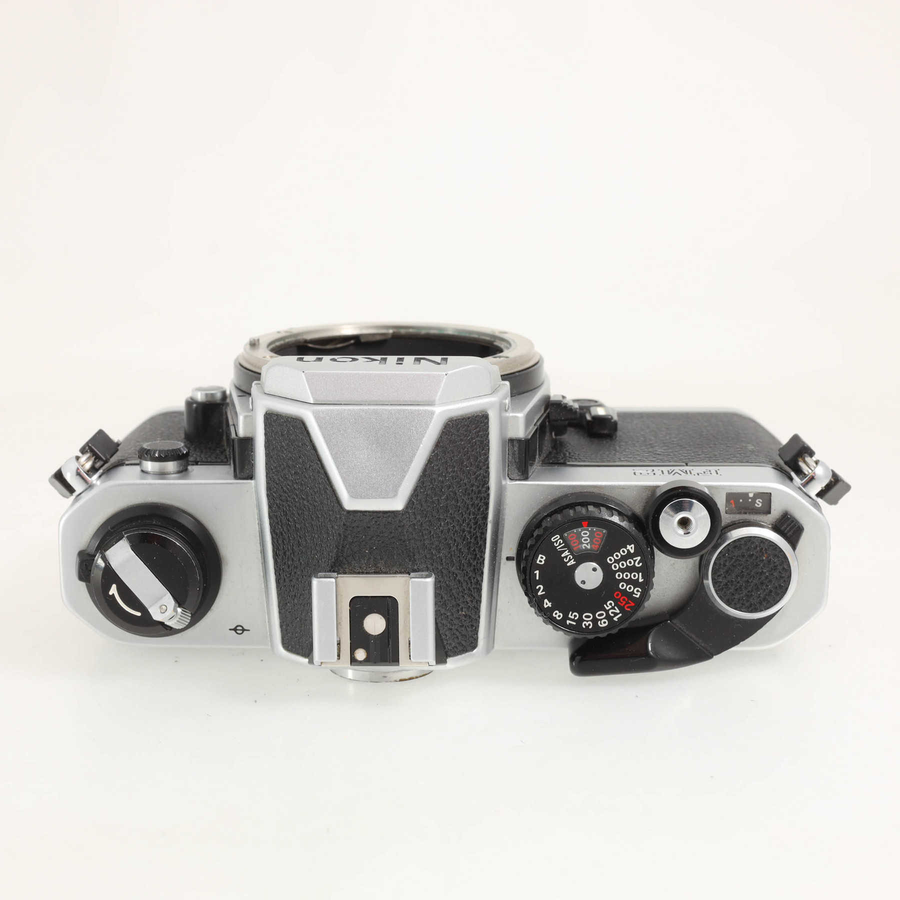 Nikon FM2n с объективом 43-86mm f/3.5 Zoom-Nikkor Nikon FM2n с объективом 43-86mm f/3.5 Zoom-Nikkor