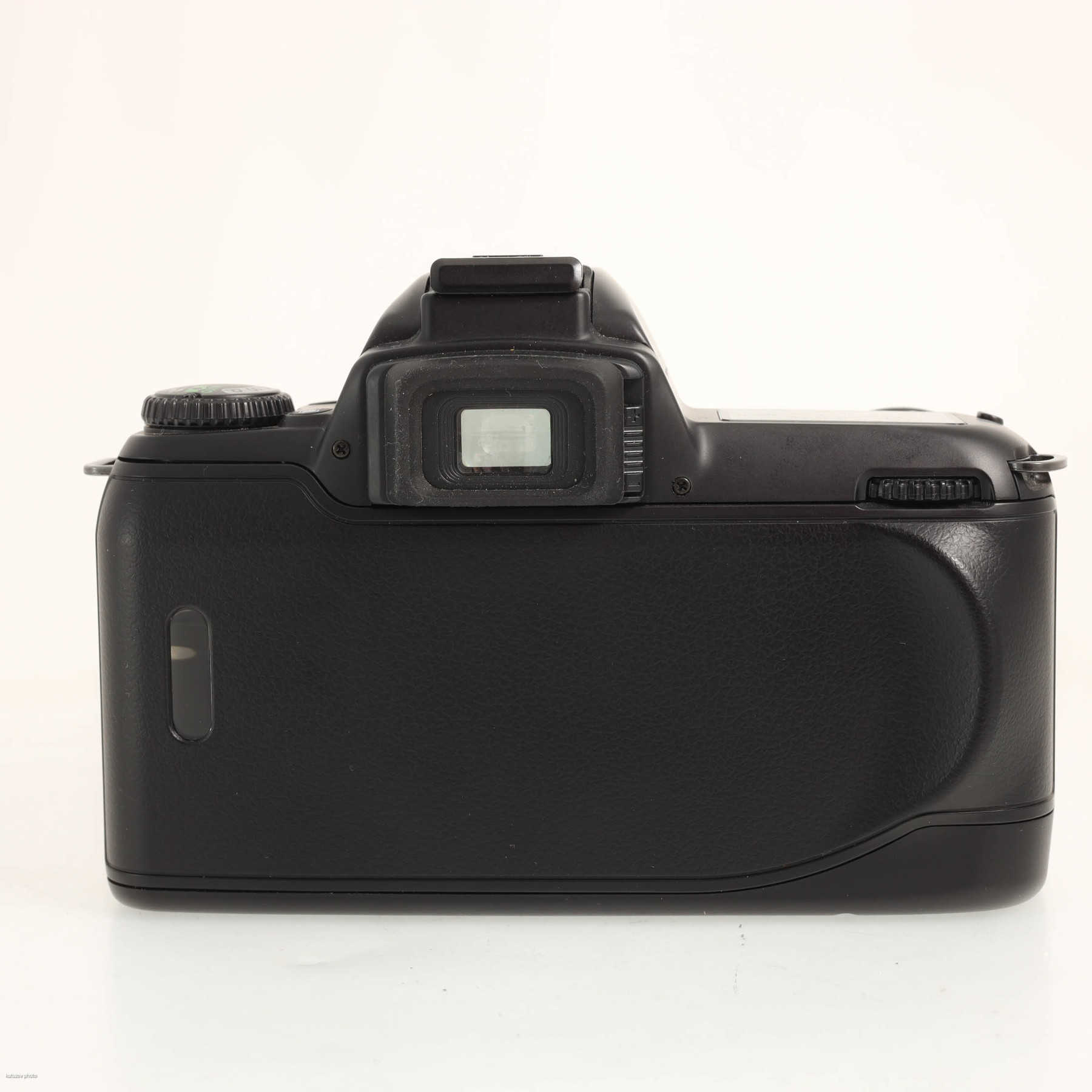 Nikon F65 с объективом AF 28-80mm f/3.3-5.6 G Nikon F65 с объективом AF 28-80mm f/3.3-5.6 G