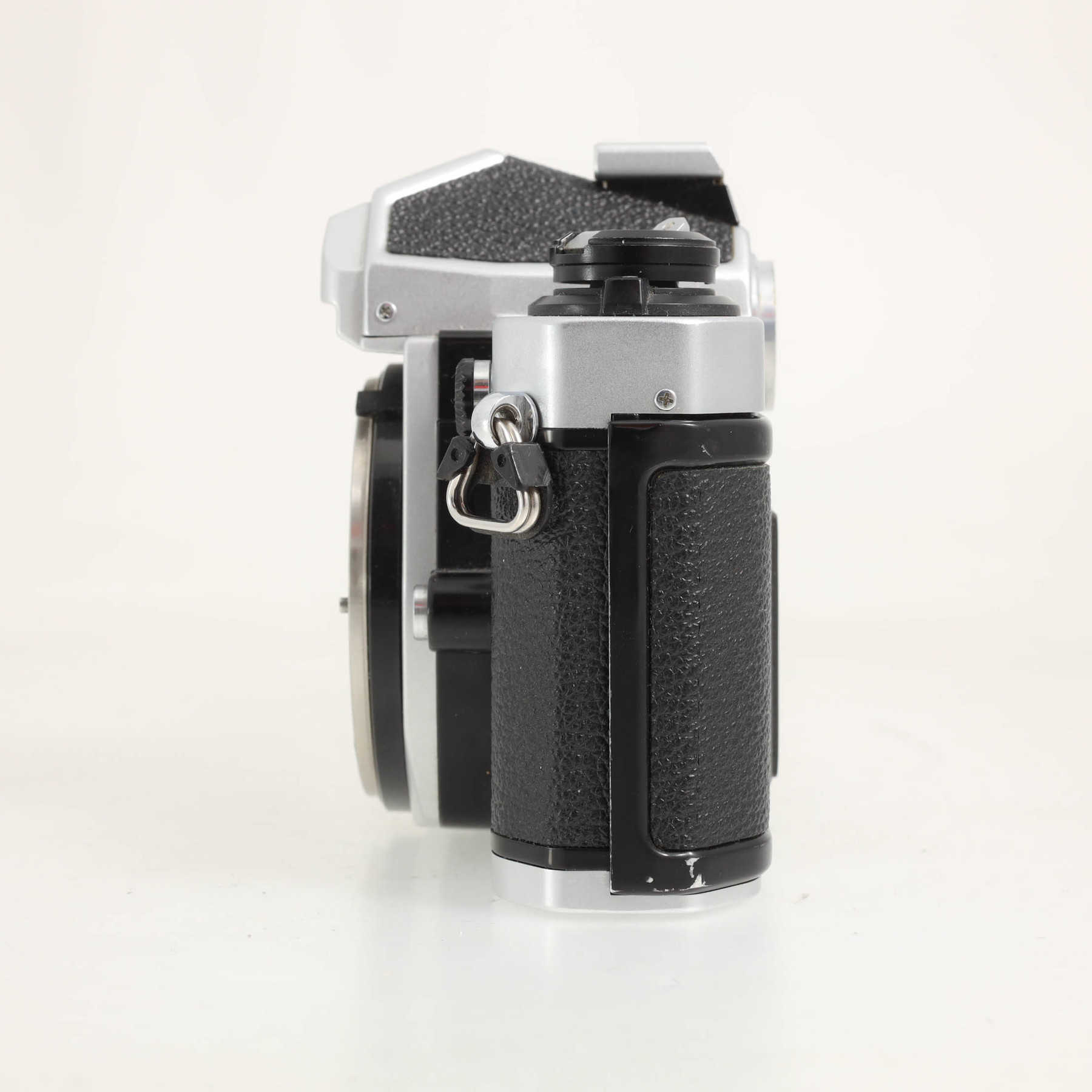 Nikon FM2n с объективом 43-86mm f/3.5 Zoom-Nikkor Nikon FM2n с объективом 43-86mm f/3.5 Zoom-Nikkor