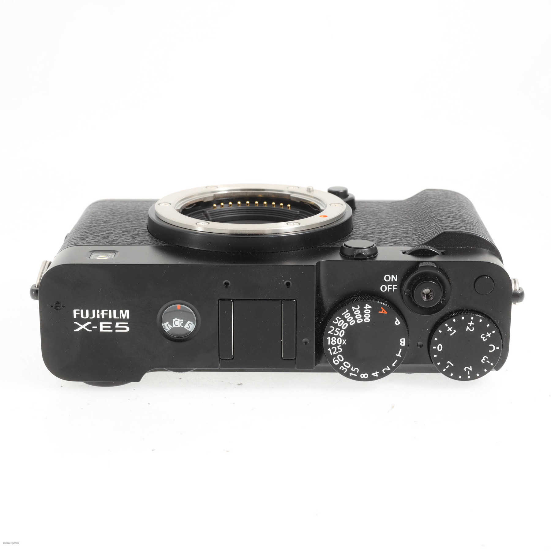 Fujifilm X-E5 комплект с XF 23mm f/2.8 R WR Fujifilm X-E5 комплект с XF 23mm f/2.8 R WR