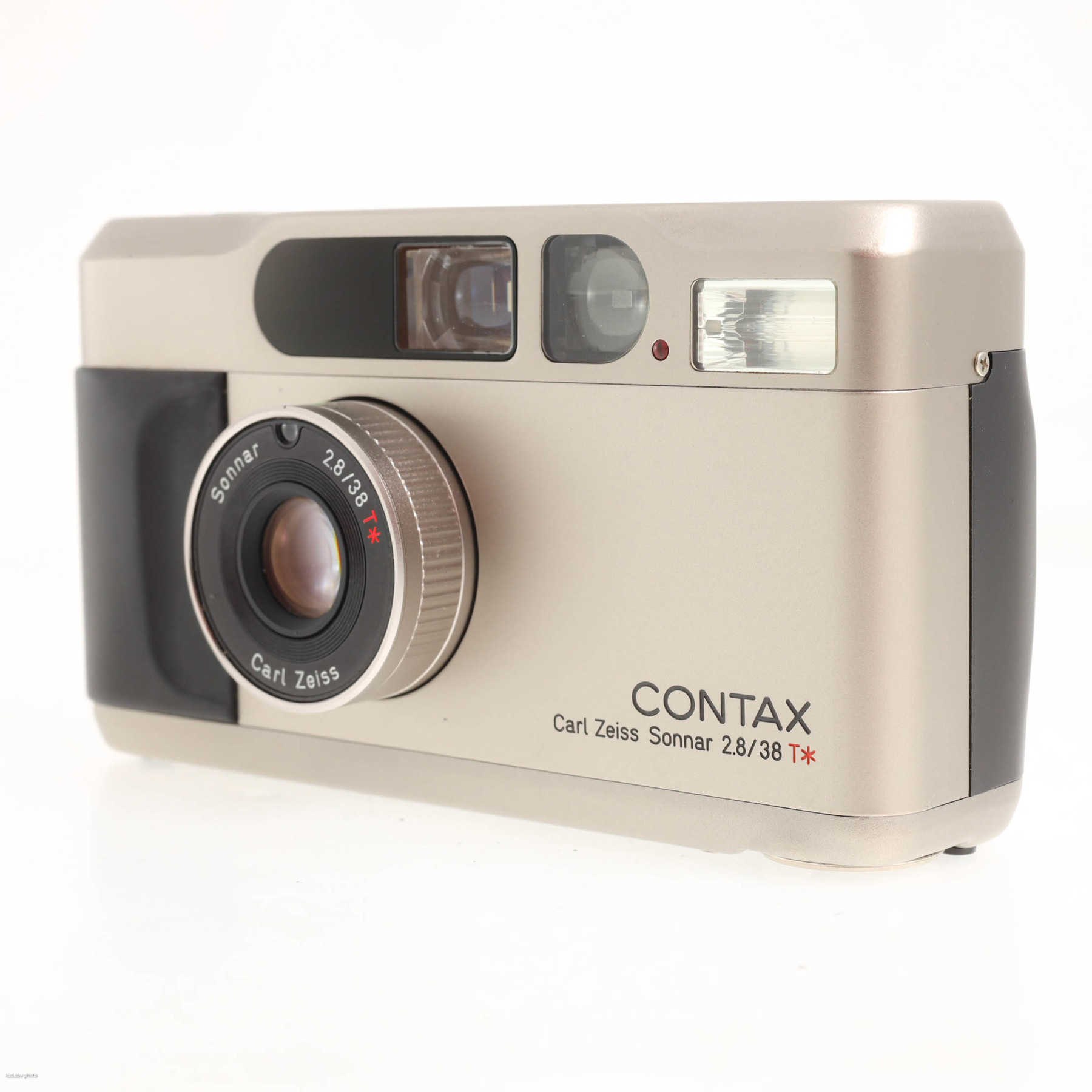 Contax T2 (Sonnar 38mm f/2.8 T*) Contax T2 (Sonnar 38mm f/2.8 T*)