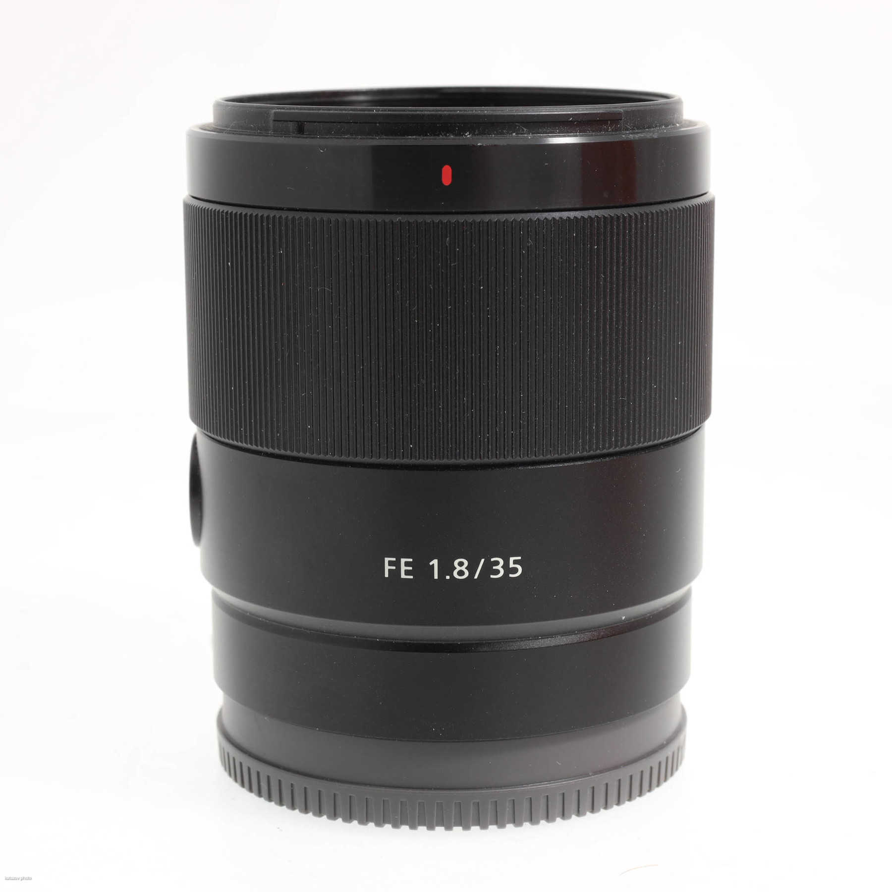 Sony FE 35mm f/1.8 Sony FE 35mm f/1.8