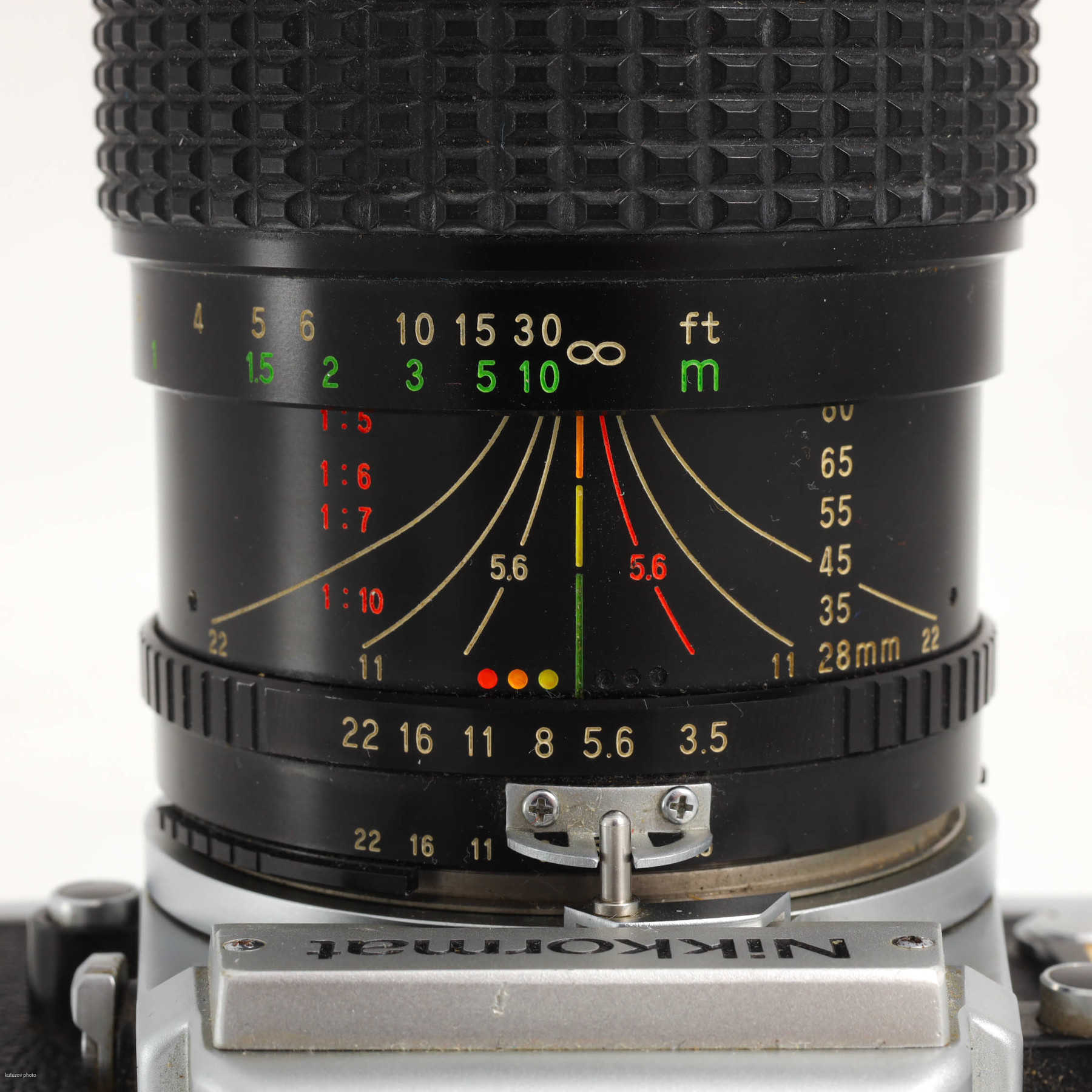 Nikon Nikkormat EL с объективом 28-100mm f/3.5-5.5 Fotomat Series 35 MC Nikon Nikkormat EL с объективом 28-100mm f/3.5-5.5 Fotomat Series 35 MC