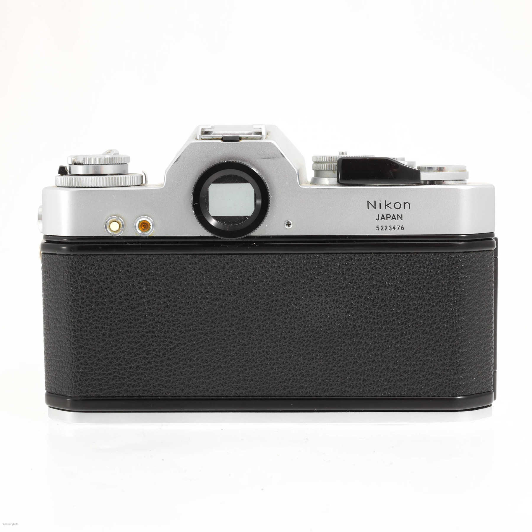 Nikon Nikkormat EL с объективом 28-100mm f/3.5-5.5 Fotomat Series 35 MC Nikon Nikkormat EL с объективом 28-100mm f/3.5-5.5 Fotomat Series 35 MC
