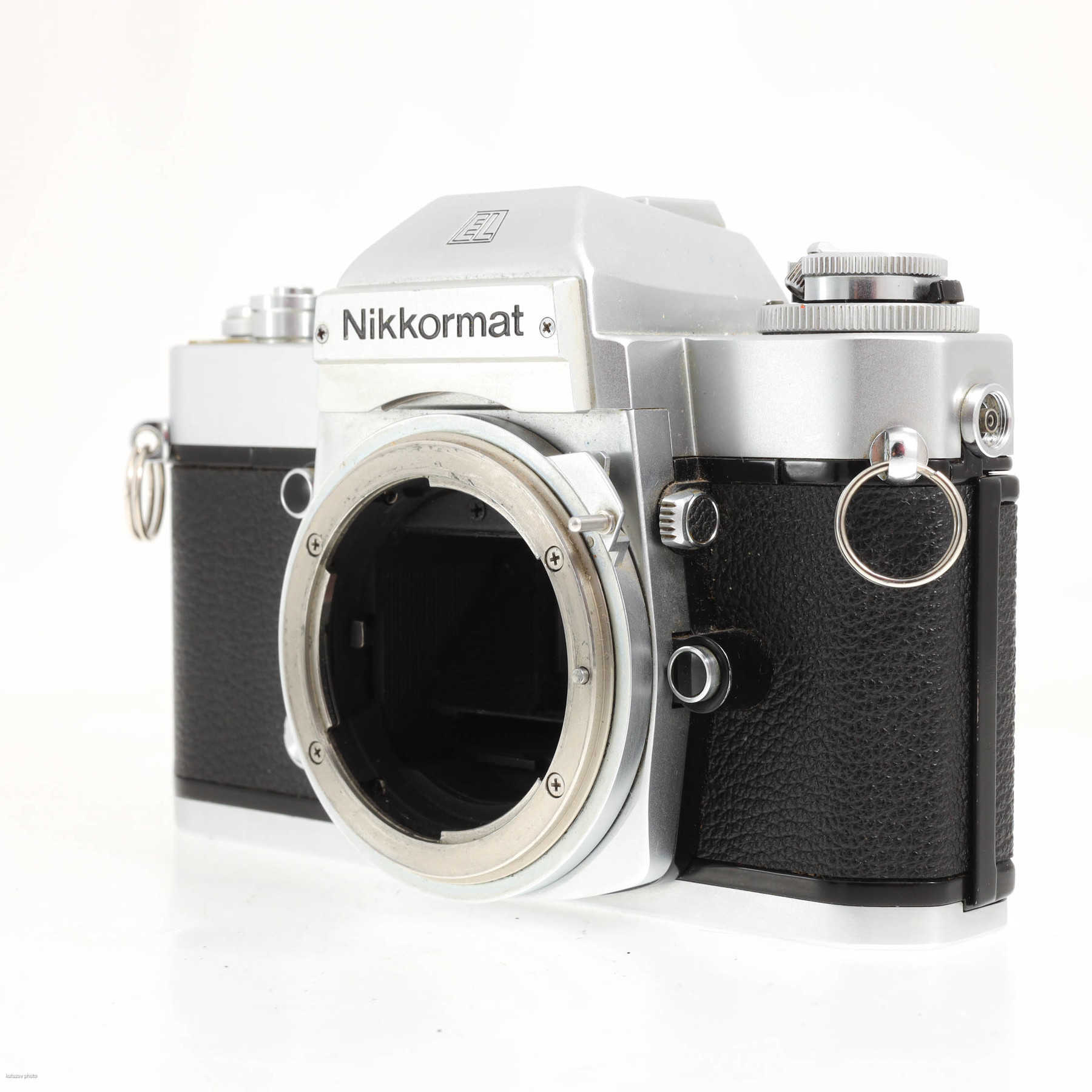 Nikon Nikkormat EL с объективом 28-100mm f/3.5-5.5 Fotomat Series 35 MC Nikon Nikkormat EL с объективом 28-100mm f/3.5-5.5 Fotomat Series 35 MC