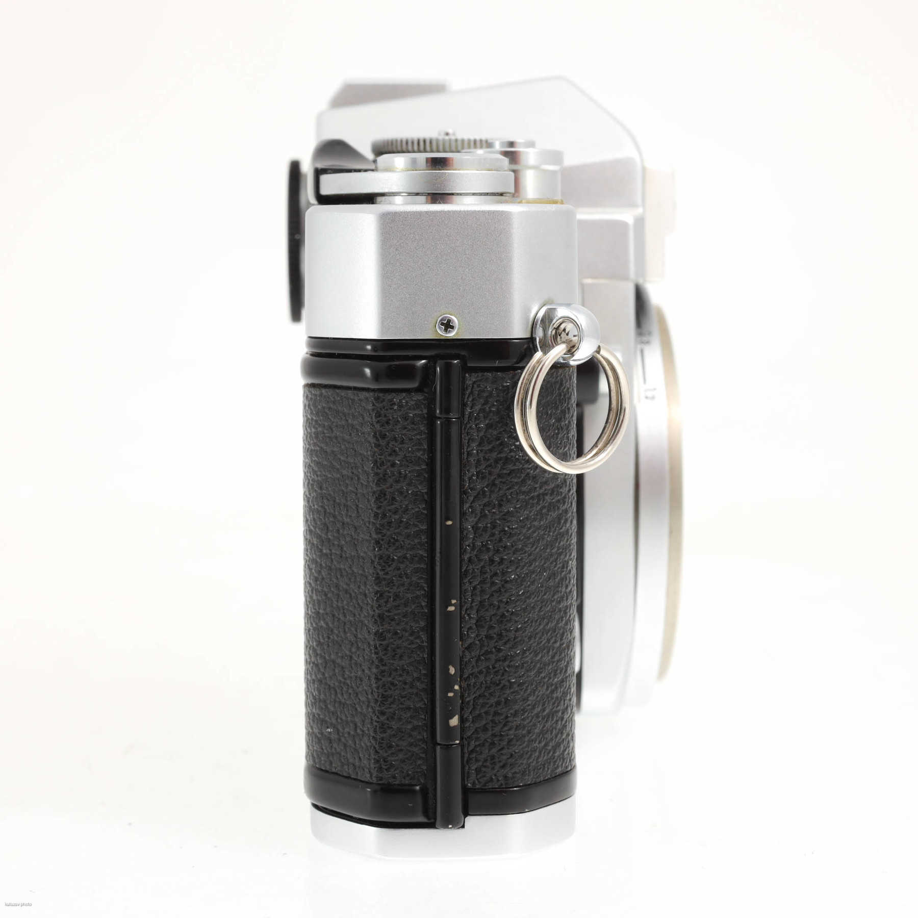 Nikon Nikkormat EL с объективом 28-100mm f/3.5-5.5 Fotomat Series 35 MC Nikon Nikkormat EL с объективом 28-100mm f/3.5-5.5 Fotomat Series 35 MC