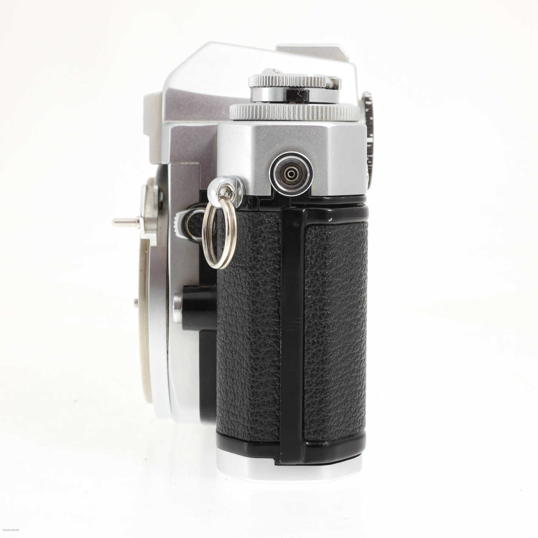 Nikon Nikkormat EL с объективом 28-100mm f/3.5-5.5 Fotomat Series 35 MC Nikon Nikkormat EL с объективом 28-100mm f/3.5-5.5 Fotomat Series 35 MC