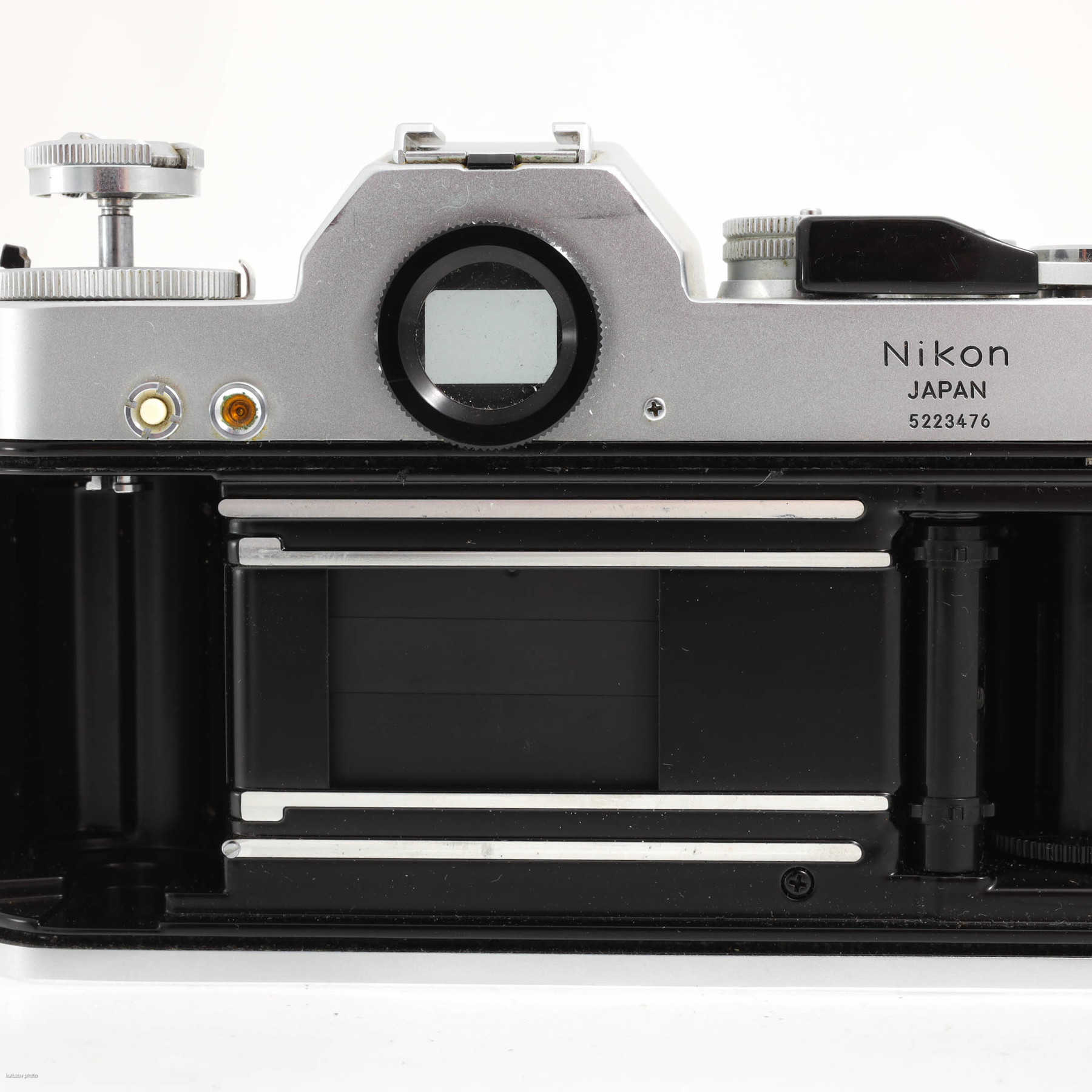 Nikon Nikkormat EL с объективом 28-100mm f/3.5-5.5 Fotomat Series 35 MC Nikon Nikkormat EL с объективом 28-100mm f/3.5-5.5 Fotomat Series 35 MC