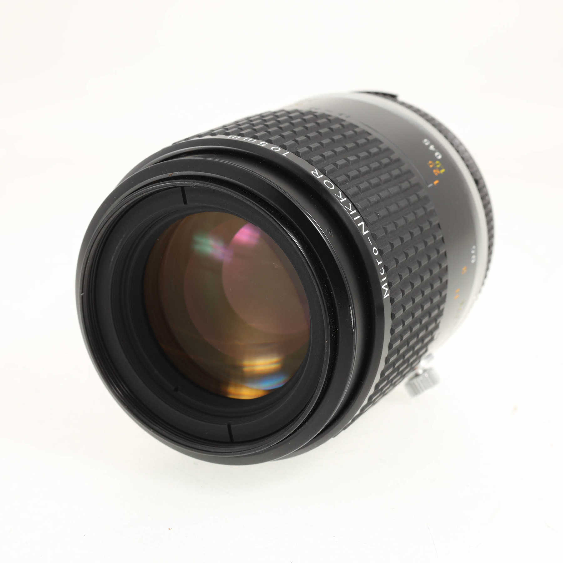 Nikon 105mm f/2.8 Micro-Nikkor AiS Nikon 105mm f/2.8 Micro-Nikkor AiS