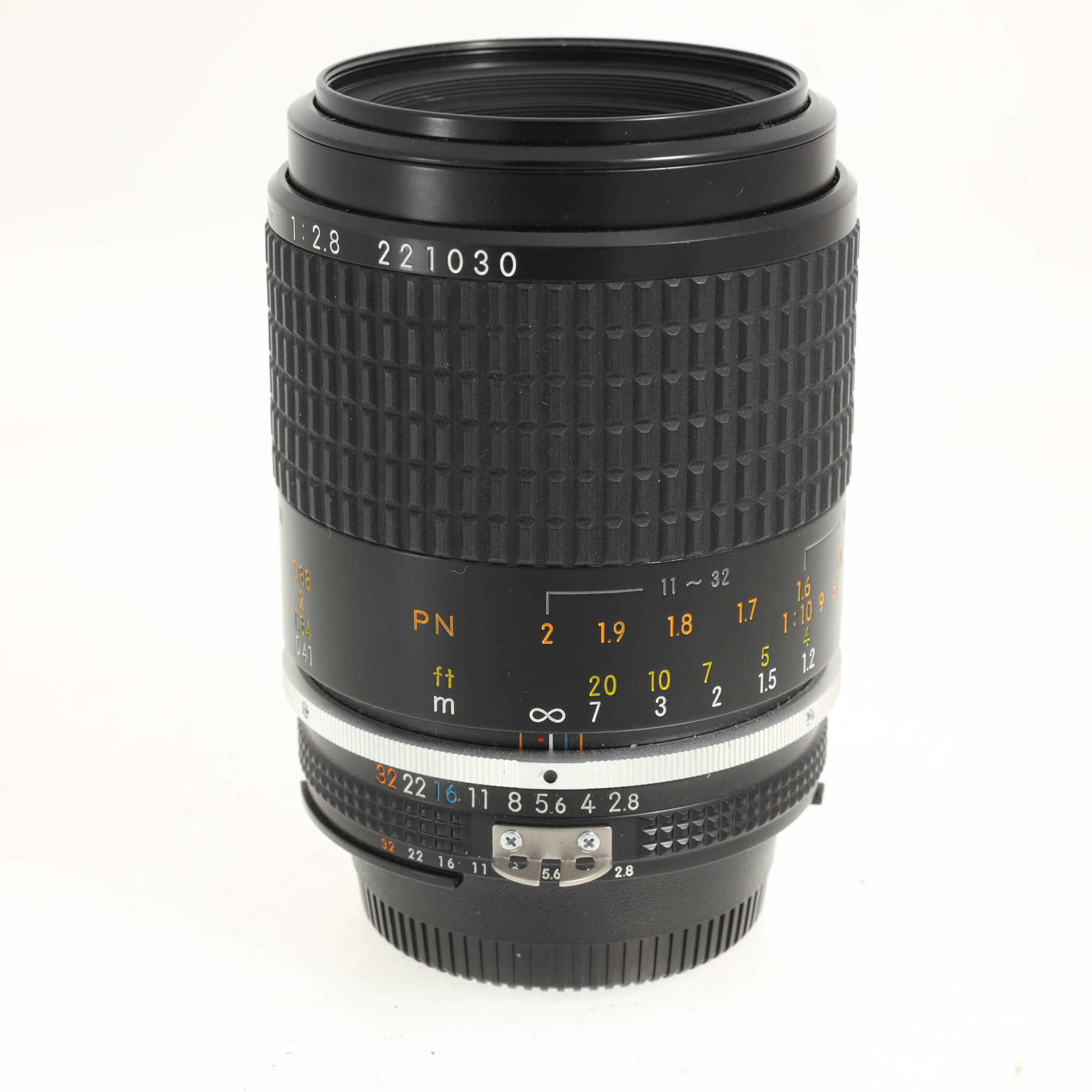 Nikon 105mm f/2.8 Micro-Nikkor AiS Nikon 105mm f/2.8 Micro-Nikkor AiS