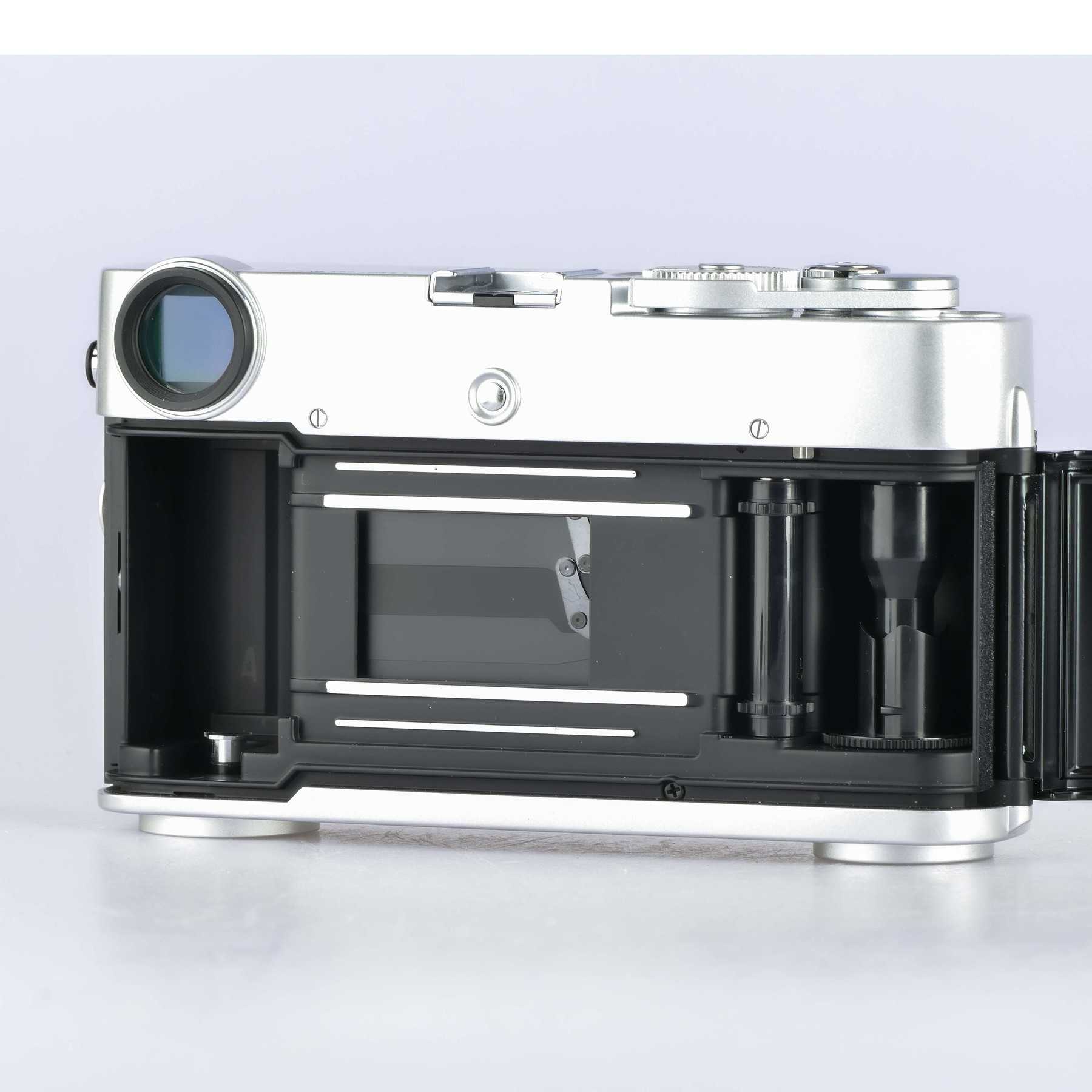 Zeiss Ikon ZM + 50mm f/1.5 T* Sonnar ZM Zeiss Ikon ZM + 50mm f/1.5 T* Sonnar ZM