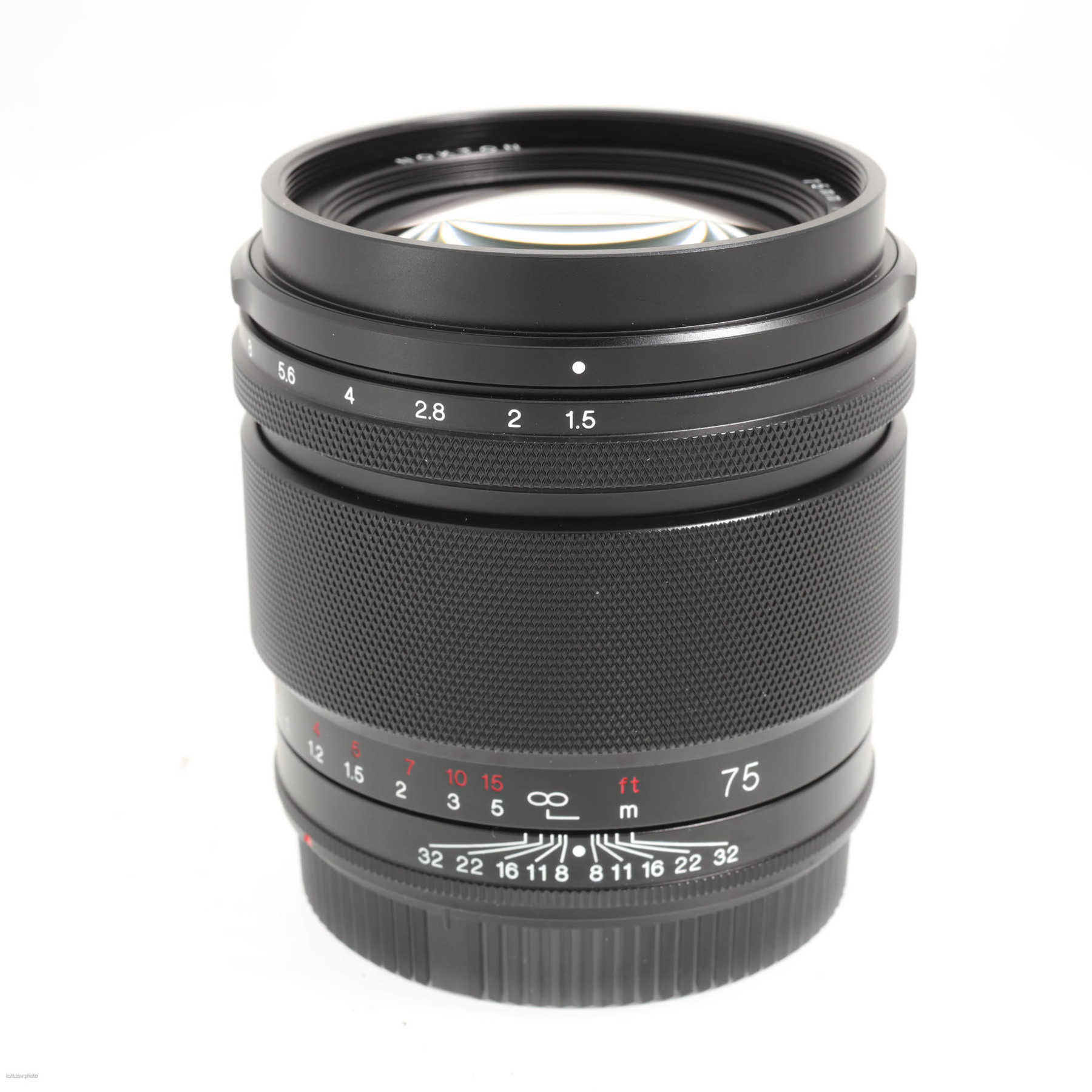 Voigtländer 75mm f/1.5 Nokton Aspherical (Canon RF) Voigtländer 75mm f/1.5 Nokton Aspherical (Canon RF)