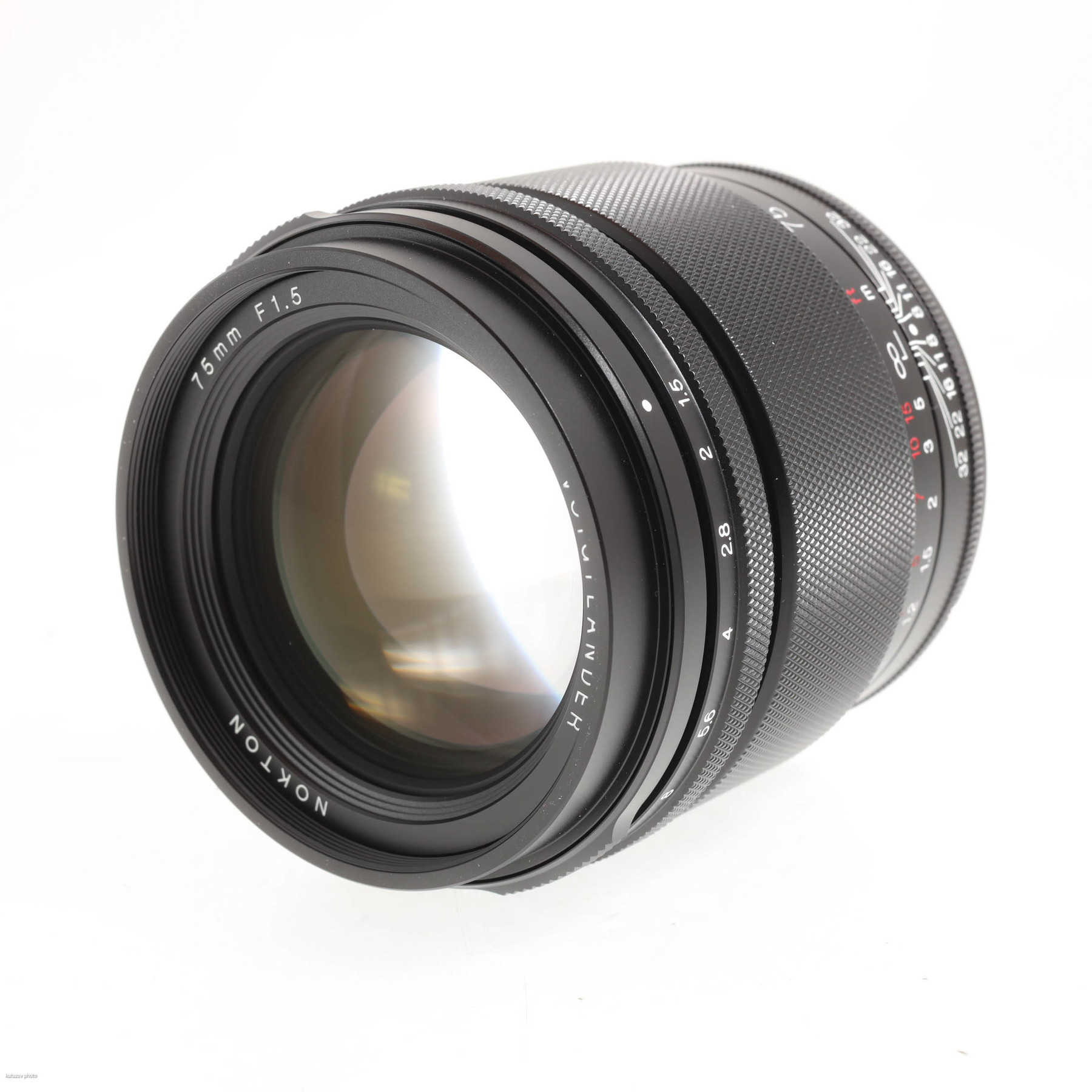 Voigtländer 75mm f/1.5 Nokton Aspherical (Canon RF) Voigtländer 75mm f/1.5 Nokton Aspherical (Canon RF)