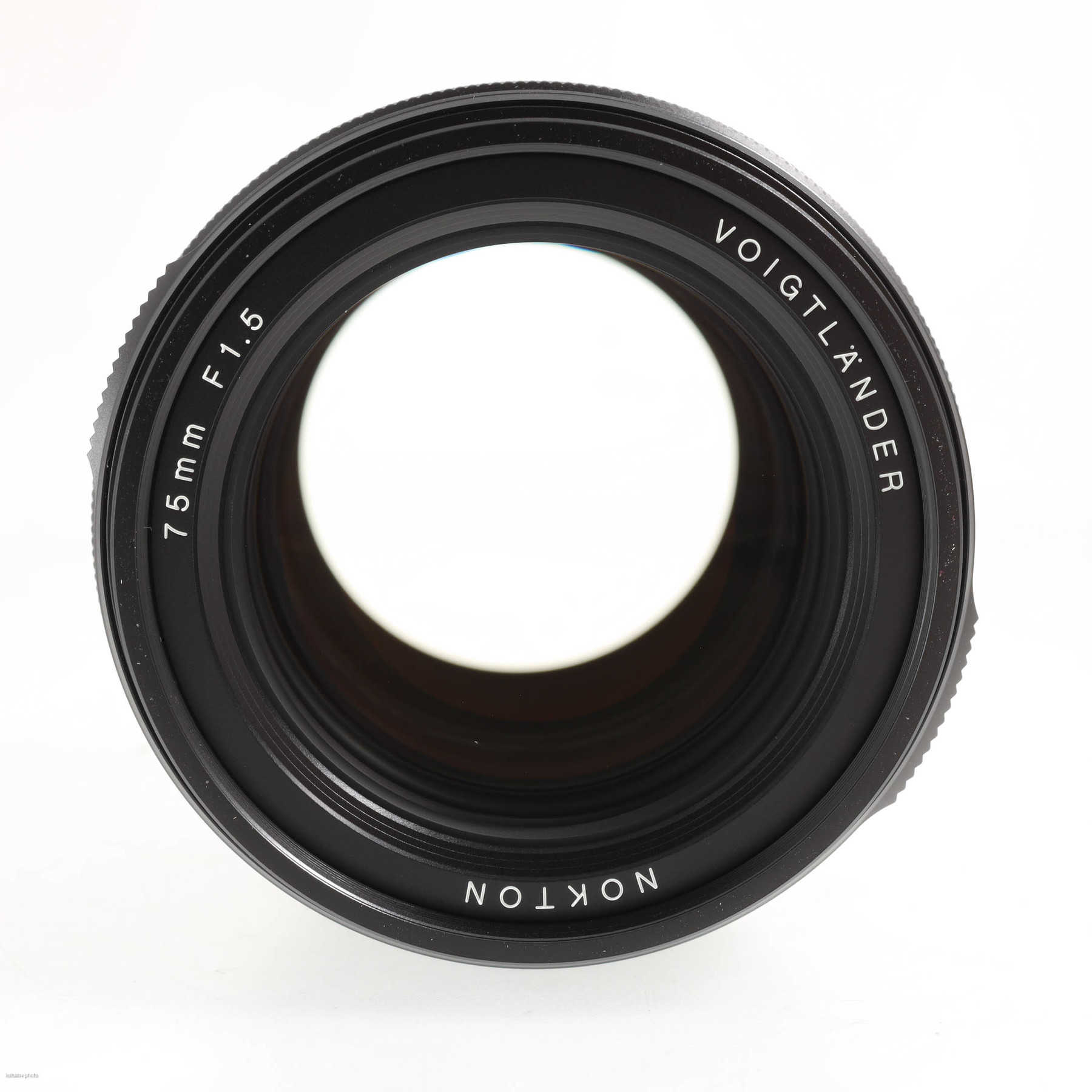 Voigtländer 75mm f/1.5 Nokton Aspherical (Canon RF) Voigtländer 75mm f/1.5 Nokton Aspherical (Canon RF)